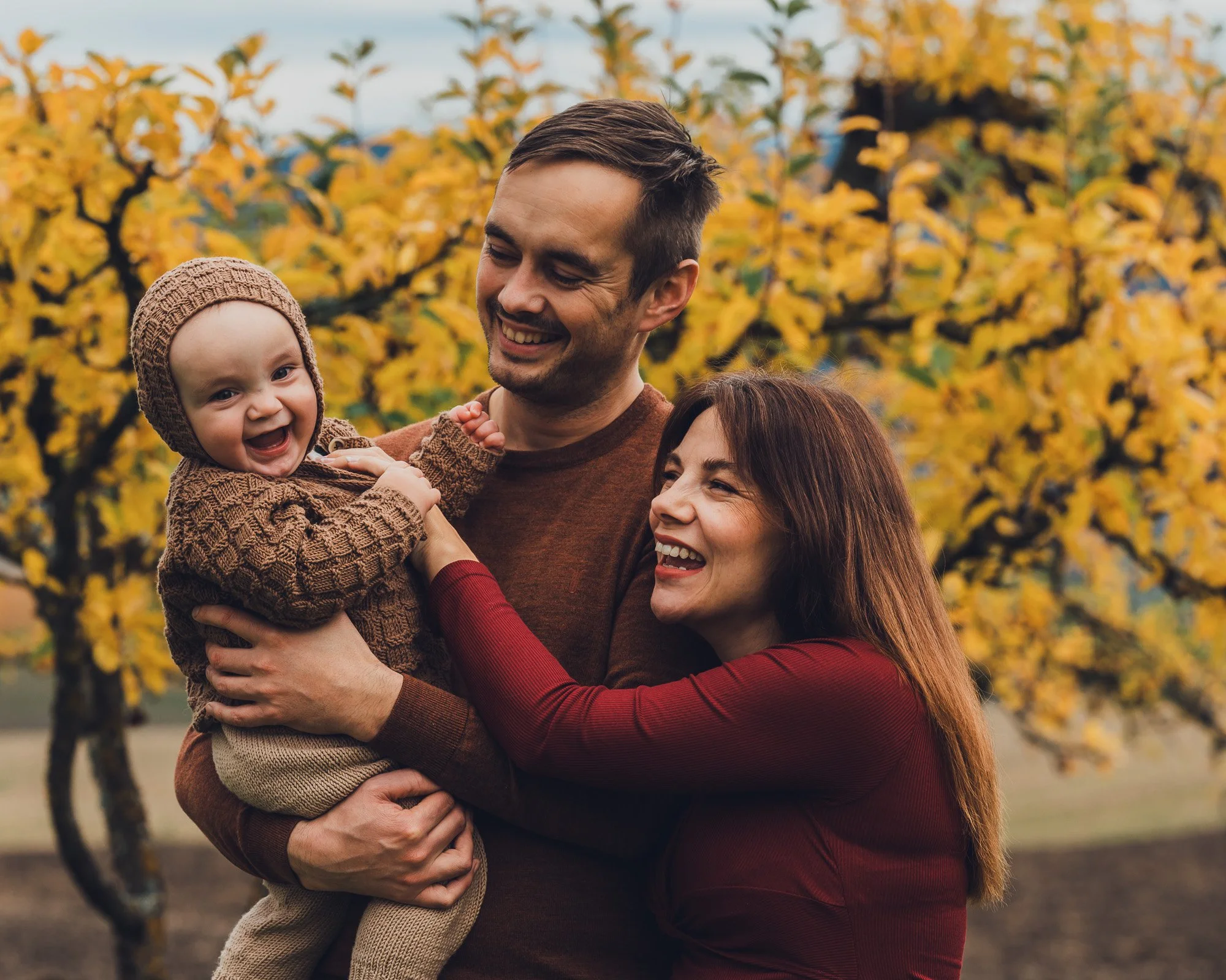-familiefoto-familiefotografering-familie-hjemmefotografering-utefotograferig-hjemmefotografering-gjøvik-innlandet--6.jpg