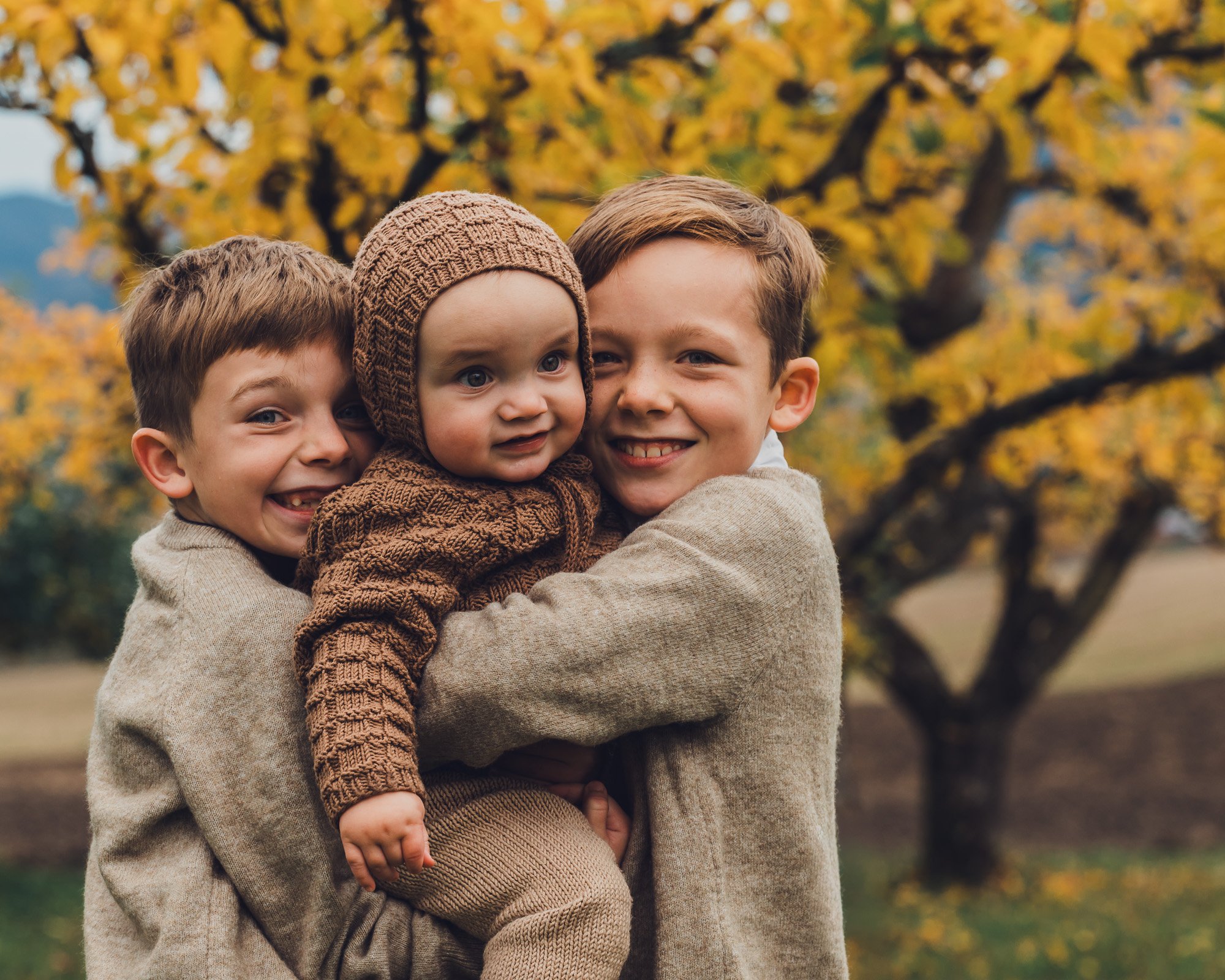 -familiefoto-familiefotografering-familie-hjemmefotografering-utefotograferig-hjemmefotografering-gjøvik-innlandet--7.jpg