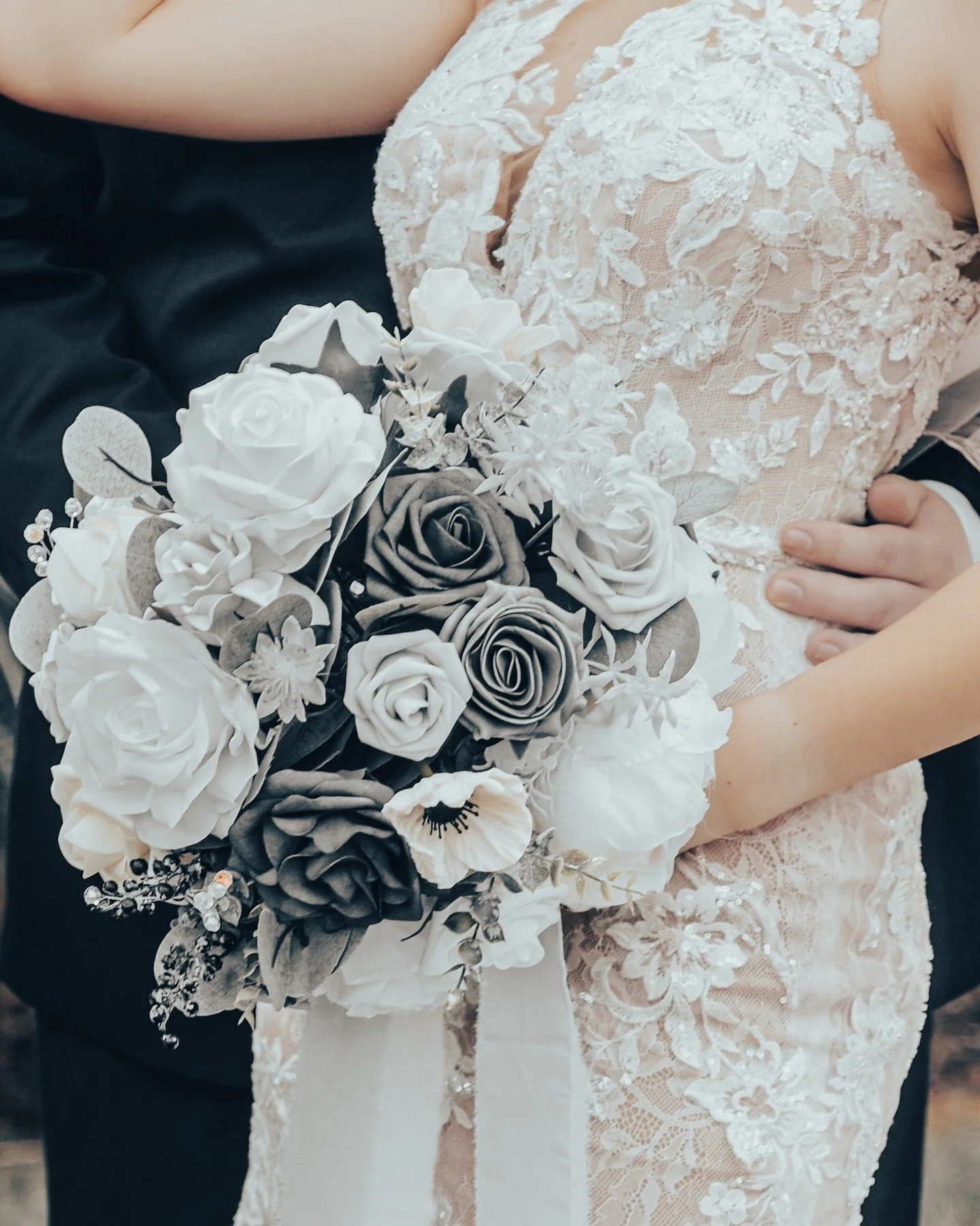 Bridal elegance in full bloom. 💐👰
#bride #bridal #bridedetails #boquet #weddingvideographer