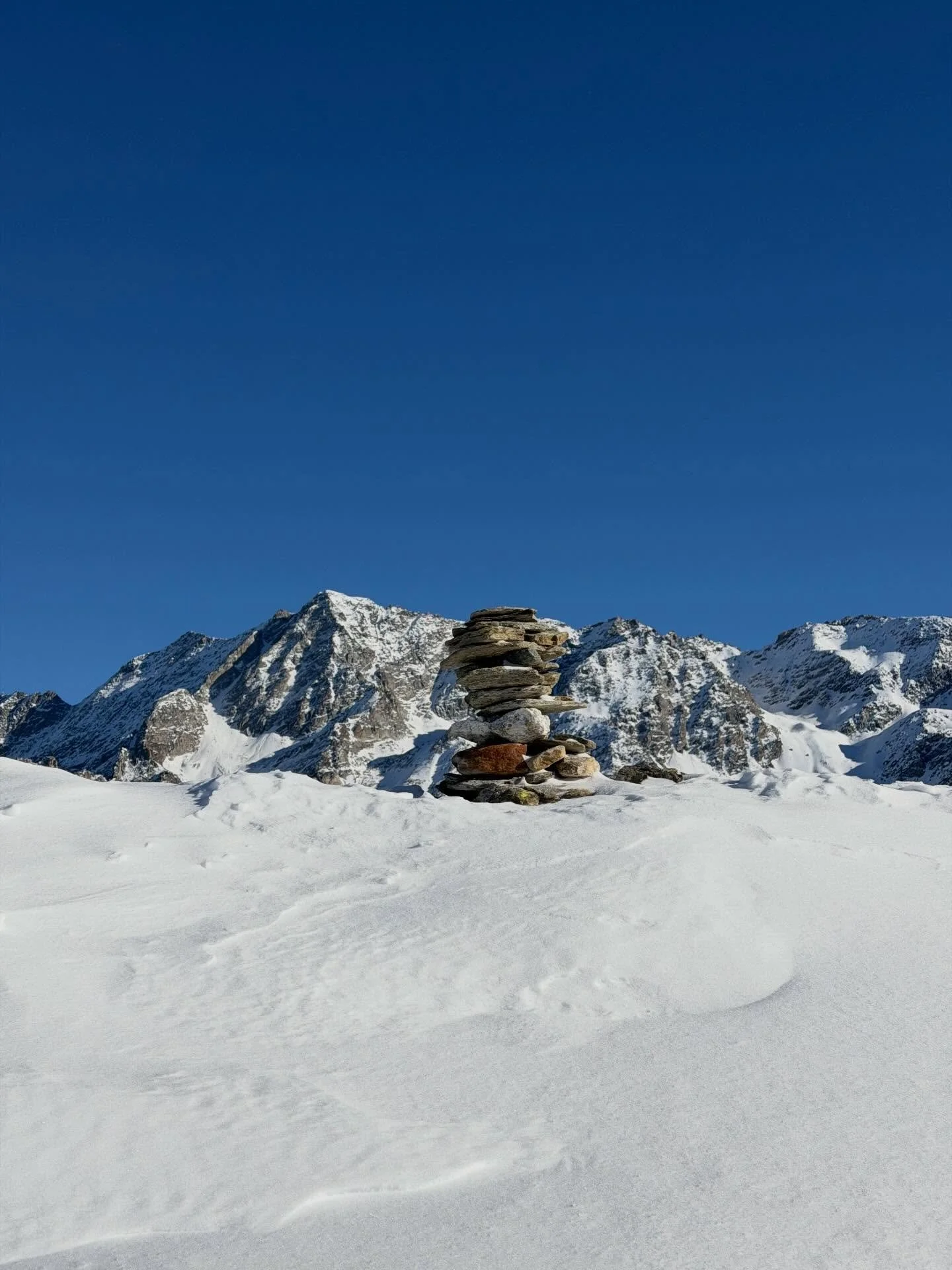 Winter is a time to rest 🌀🌀🌀
A time to feel the softness of the snow
The stillness of the bare 
The quiet of the empty

Blues, kidneys, bladder, depth, wisdom&hellip;

Tune in
Listen and hear it

May this season bring you calm, soothing and deeply