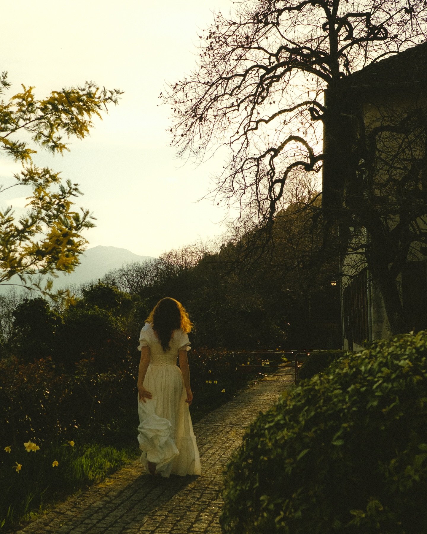 Some unposted photos with @raphaelleeeeeeeeee 💛

Witch one do you prefer ? 1-11 

#frenchphotographer #cinematicphotography #visualpoetryphotography #frenchgarden #visualpoetry