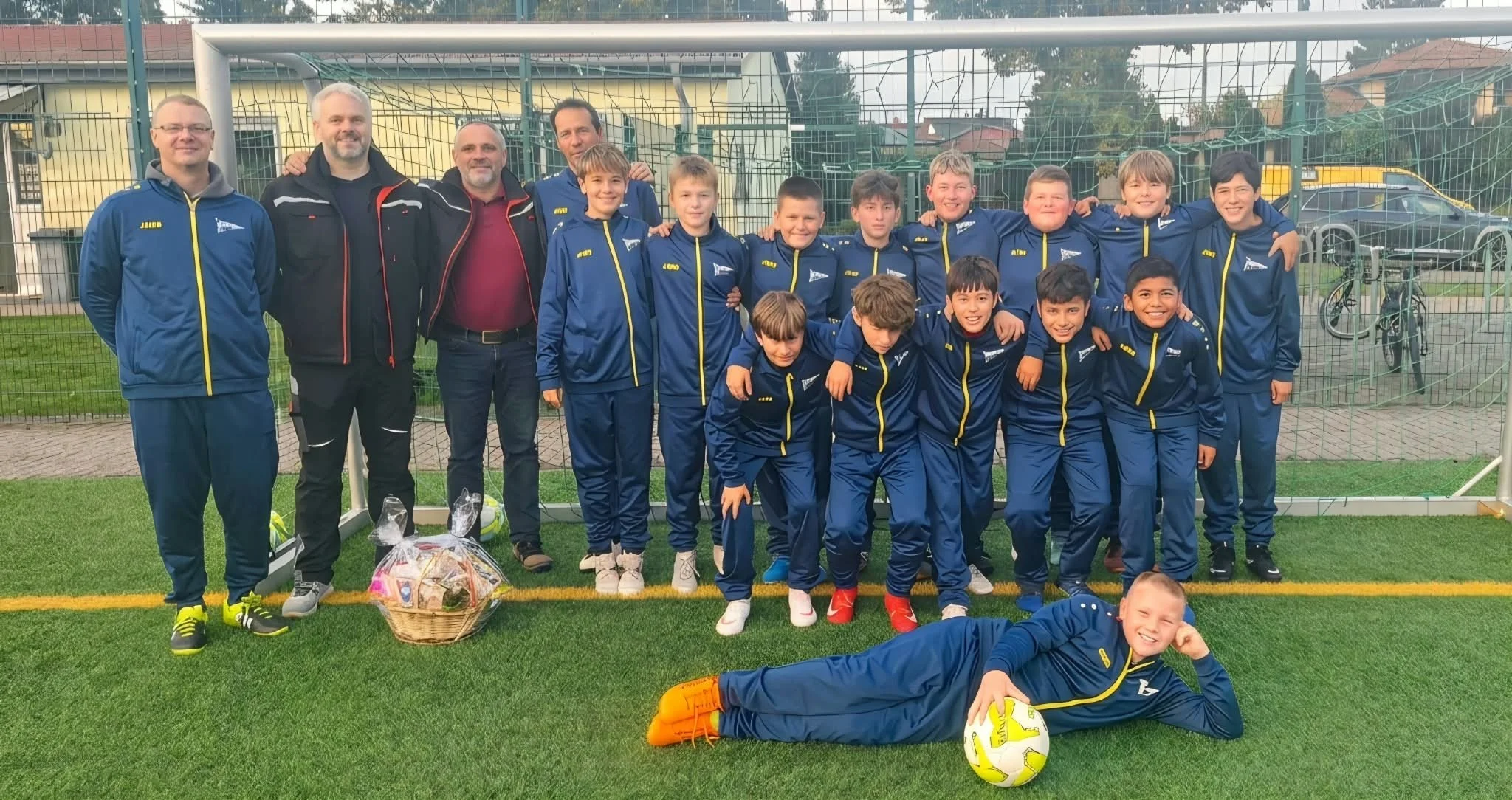 Unsere D-Junioren sagen DANKE!

Neue Trainingsanz&uuml;ge f&uuml;r unsere D-Jugend! 
Unsere Nachwuchskicker strahlen im neuen Glanz! Dank einer gro&szlig;z&uuml;gigen Spende der ISH Innovative Sanit&auml;r- &amp; Heizungstechnik GmbH aus L&uuml;bz si