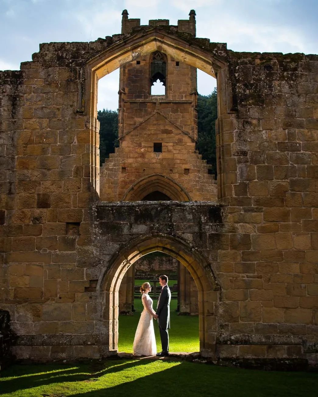 Frances &amp; Mike wanted a sunset portrait under the priory ruins so when the sun didn't play ball for us we created our own little bit of sunshine 🌞

#weddingportrait #ocf #northyorkshireweddings
#northyorkshireweddingphotographer
#wedding
#mountg
