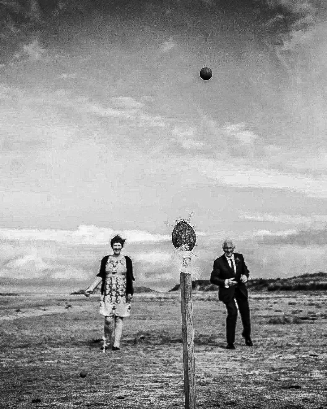 It's been a weekend for beach games hasn't it just.

#beachwedding #weddinggames
#2025wedding #2024wedding
#blackandwhiteweddingphotography
#candidweddingphotography