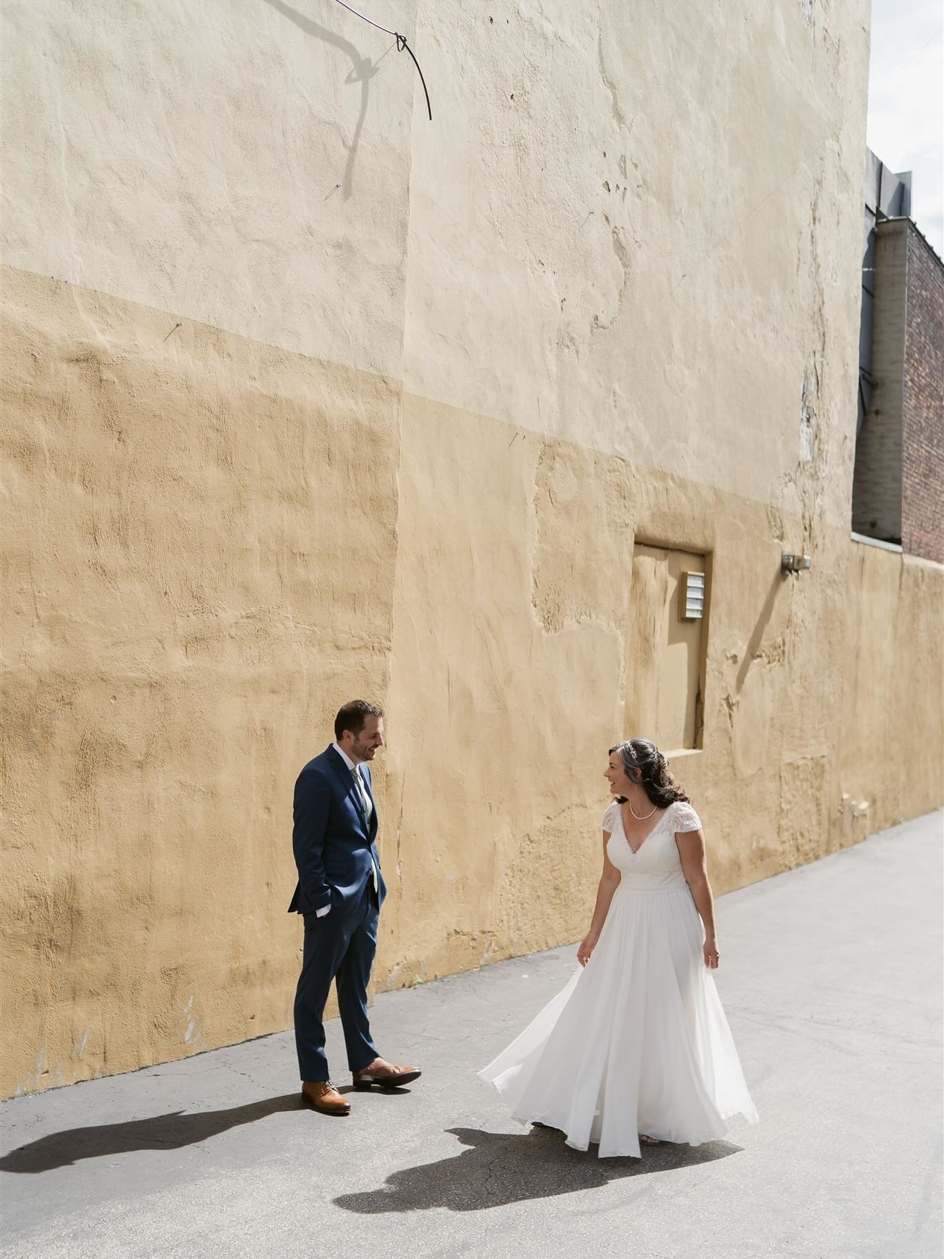 Ellissa & Brandon brought all the love to Manayunk 🍻💛 Had the best time capturing their day at @manayunkbrewingco