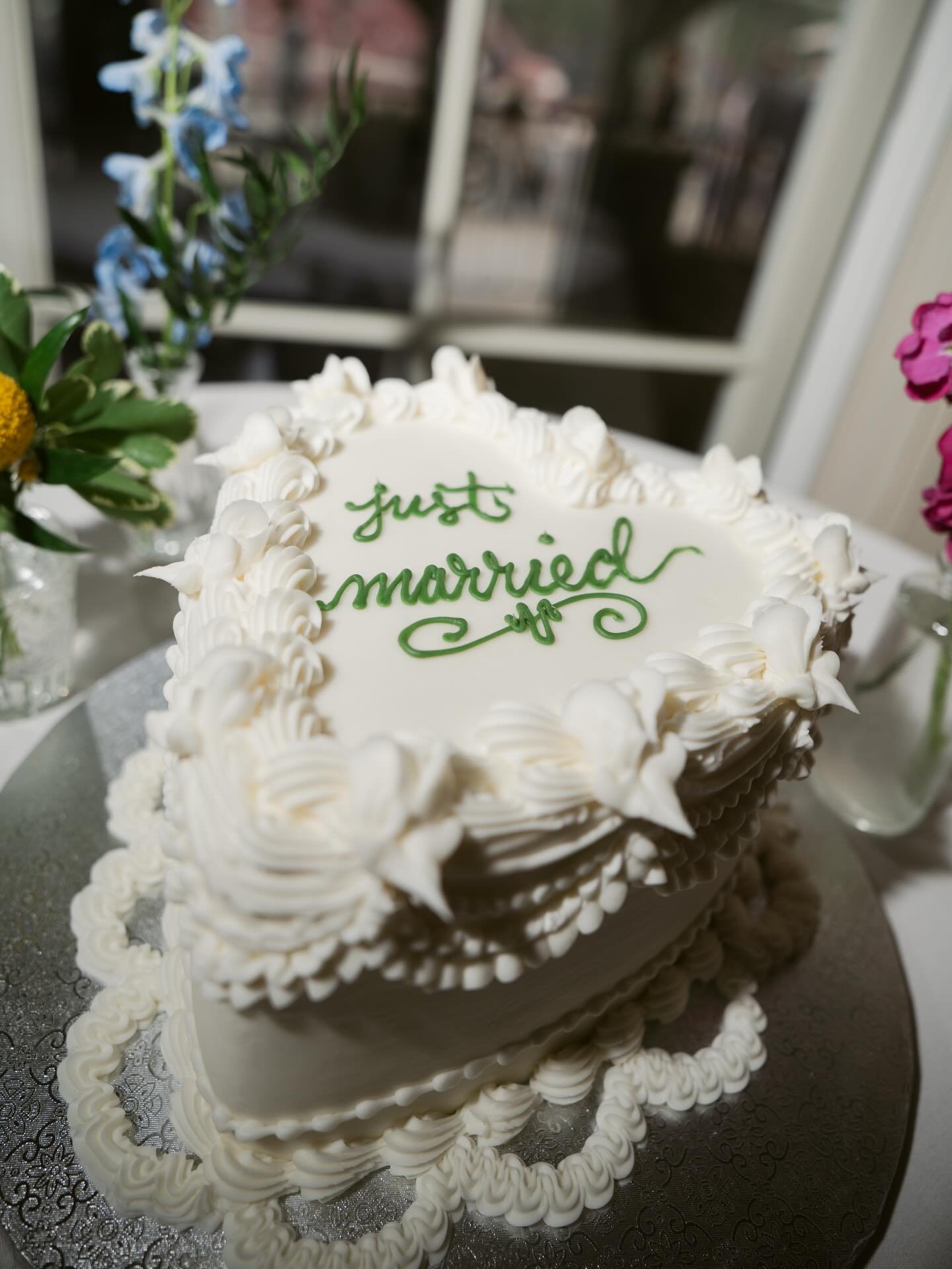 A perfect Sunday with Geni and Matt at the Valley Green Inn 💍🤍🪩☕️

Second shooter @cherylbetancesphotography !