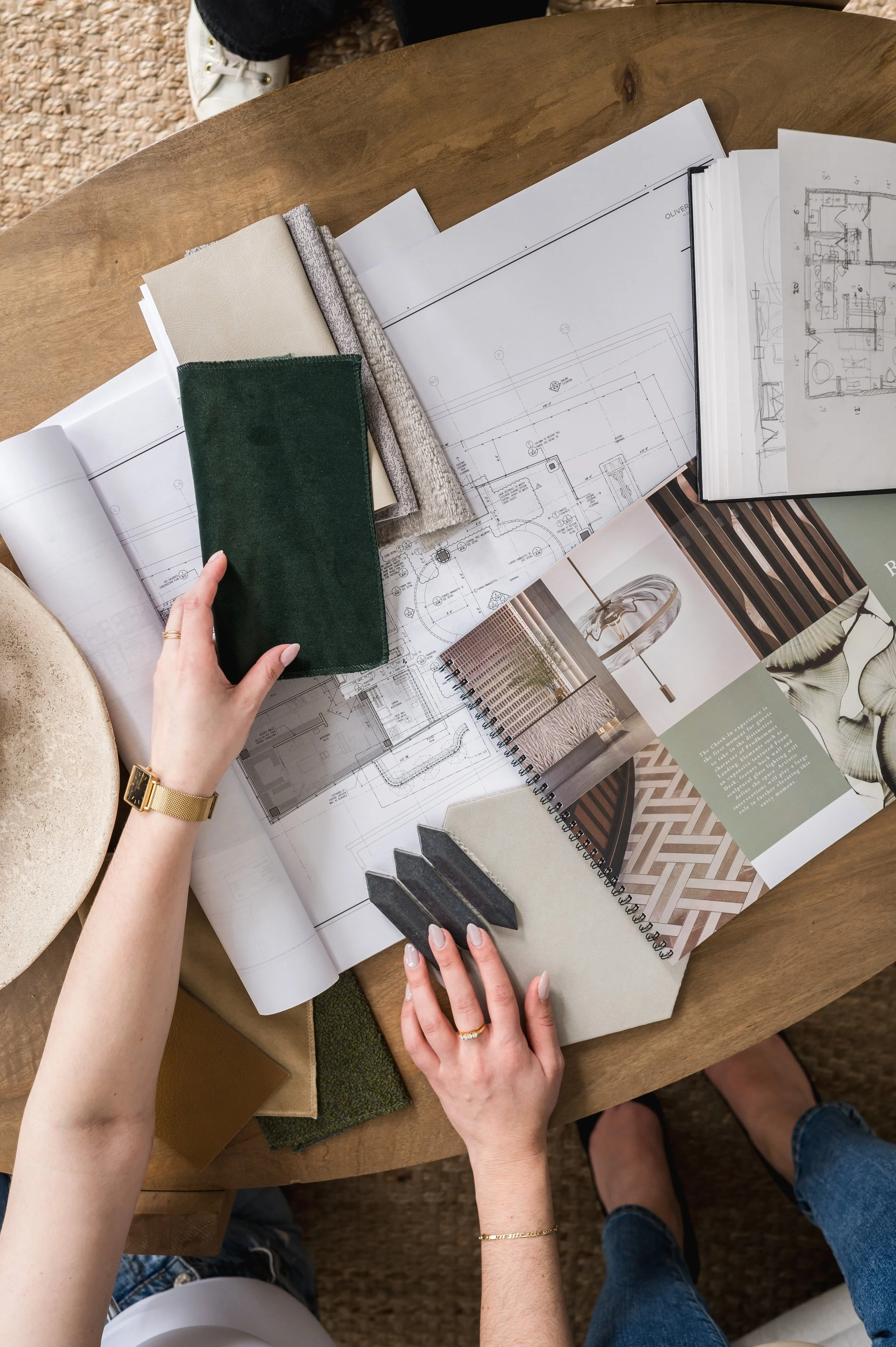 Working with samples and printed presentation material and drawings