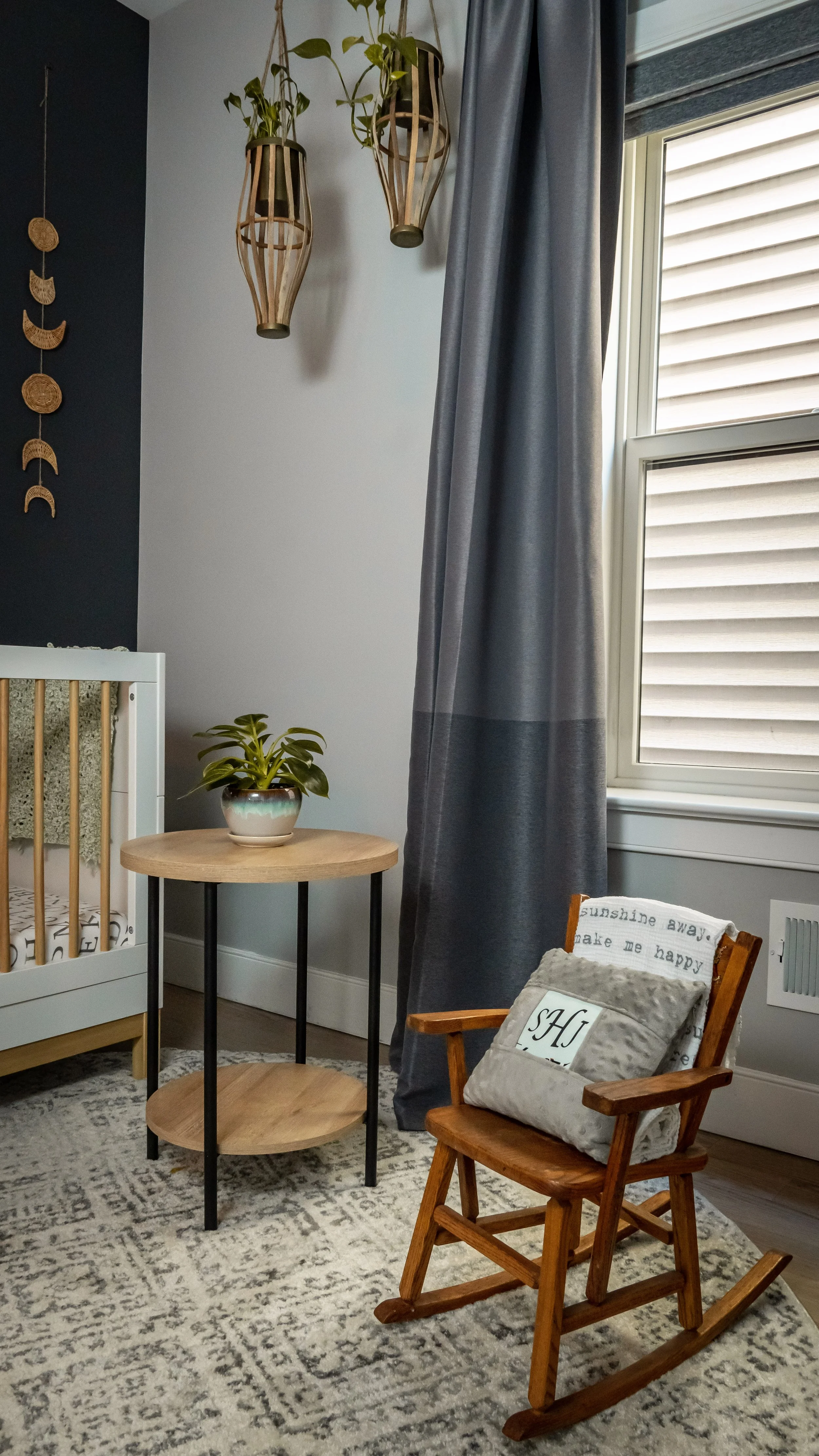 nursery reading nook.jpg