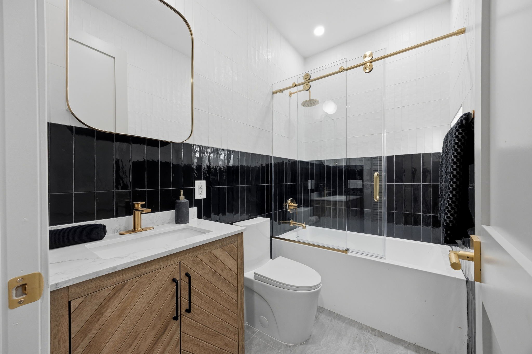 44-web-or-mls-206-Sherman-Ave-Unit-2-6.jpg