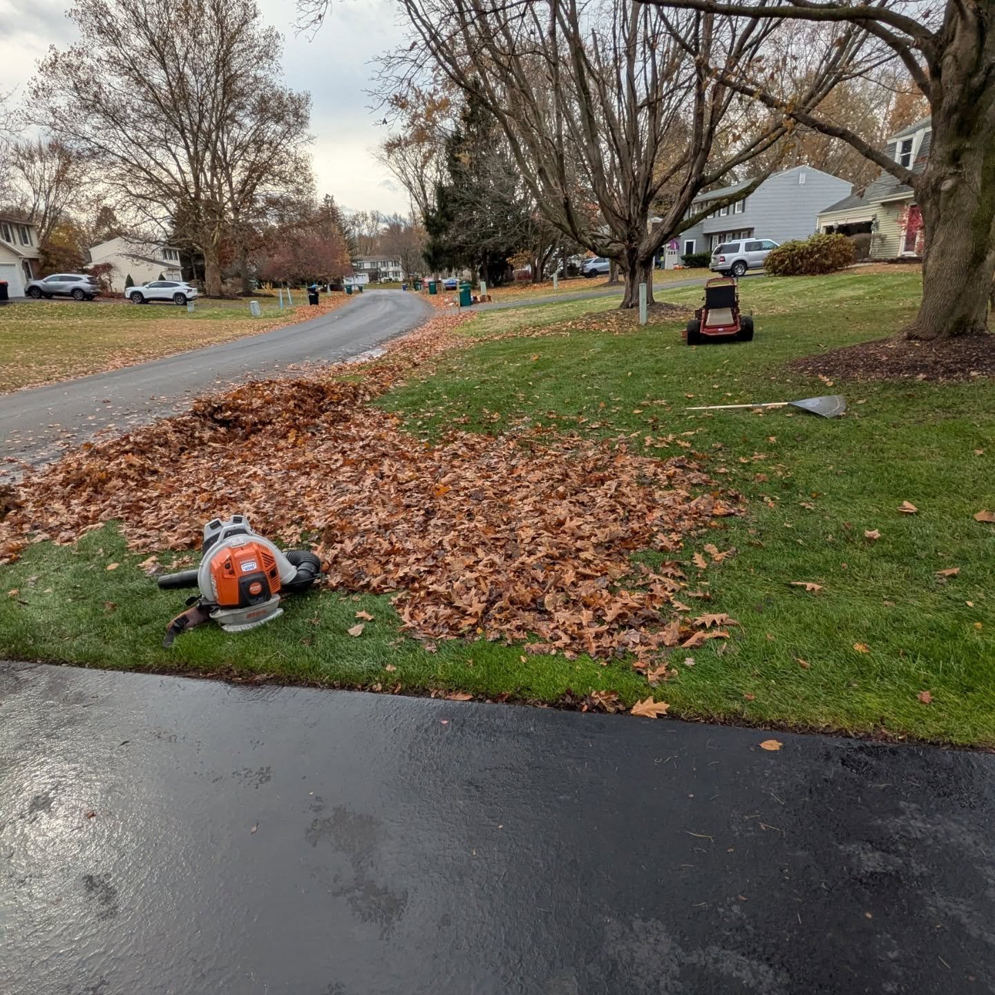 Wrapped up most of our fall cleanups this past week, while battling the constant wind, rain, and snow. Breakdowns, weather, and various other issues slowed us down, but it still got done. The season is dying down as we transition over to winter.
