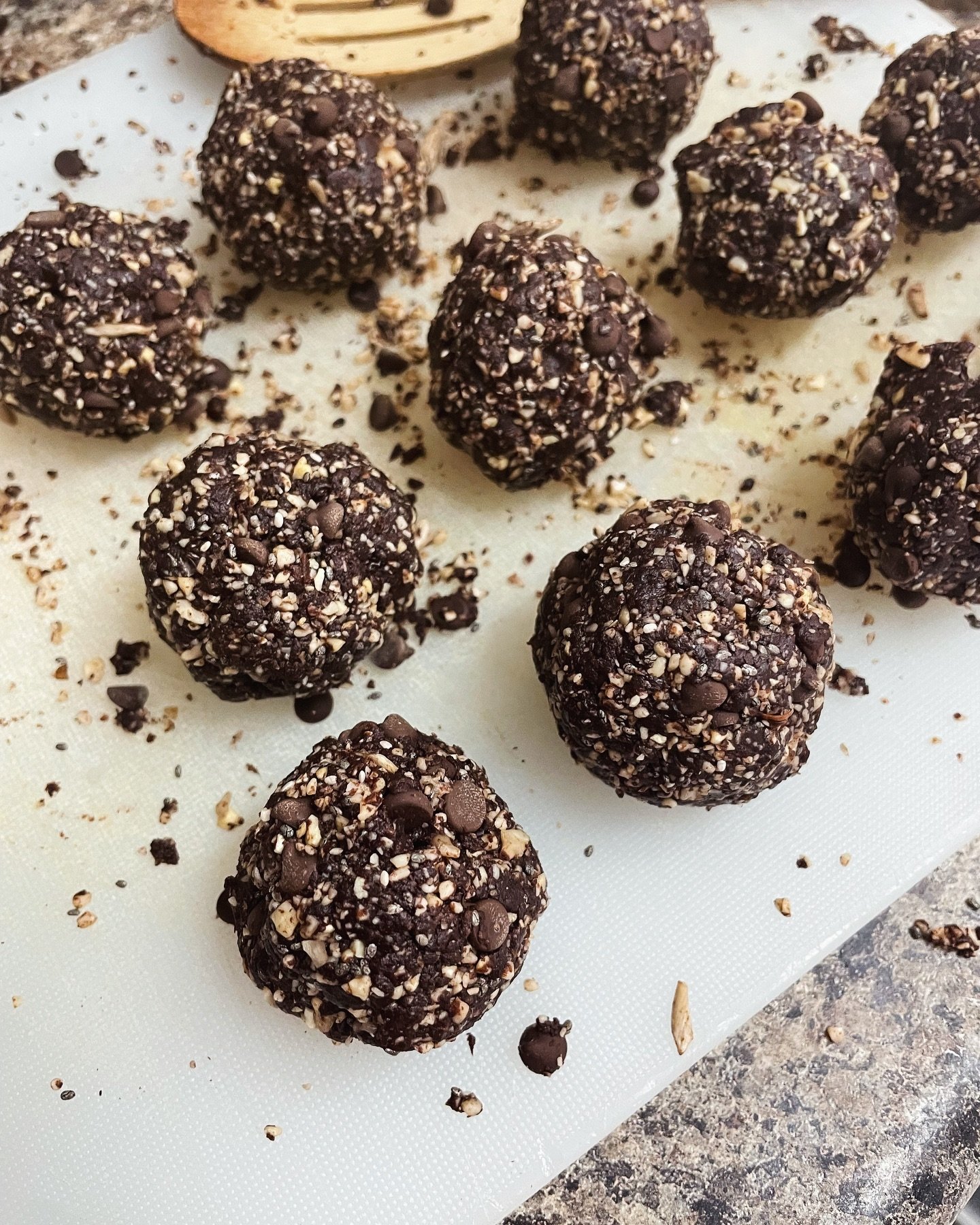 Bliss Ball Recipe (GF, DF, VG)

These seedy bliss balls are so simple to make but so delicious! They&rsquo;re also packed with fibre, omega-3 fatty acids, vitamins and minerals so it&rsquo;s a great nutritious snack you can prep for the week 🙌🏼

In