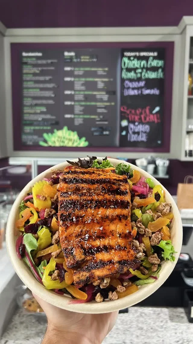 From the grill to your bowl — flame-kissed Asian salmon over a garden of flavor. Fresh never looked this good.
#food #foodie #instafood #foodstagram #foodphotography #foodporn #yummy #delicious #salmon #asiancuisine #salmonbowl #healthyfood #
