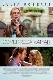Pôster do filme com uma mulher segurando um sorvete, acima de um casal conversando, com o título 'Comer Rezar Amar' e o nome Julia Roberts.