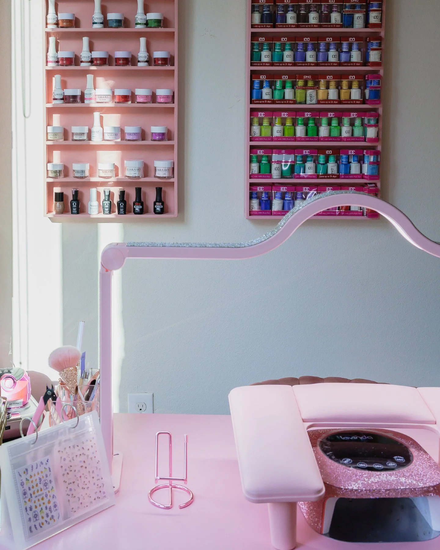 Hello, September 🗓️
New month, fresh sets, and open chairs waiting just for you 💅

📍Thirteen Beauty Bar | La Cantera
📲 Link in bio to book your September appointments