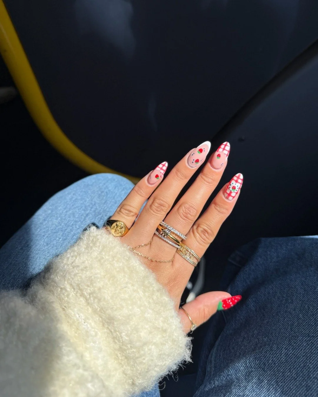 Strawberry dreams 🍓☁️

📍Thirteen Beauty Bar | La Cantera
📲 Book your seat through the link in bio or DM us