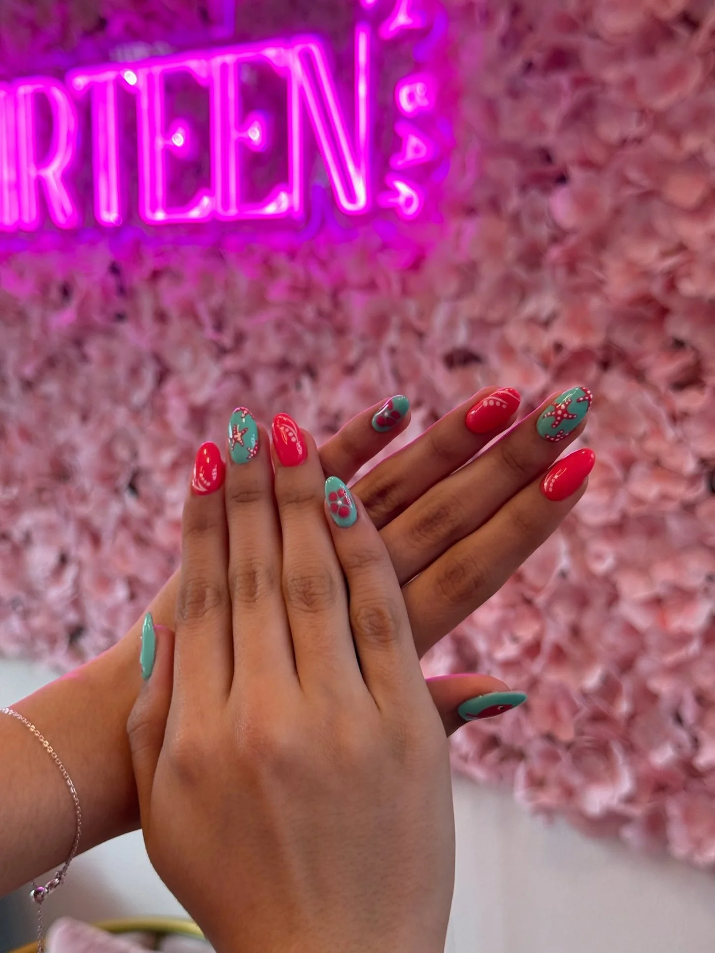 Sunny days ahead☀️

📍 La Cantera
📲 Appointments available
#ManicureTime #SanAntonioSalon #LaCantera #SelfCare #NailCare