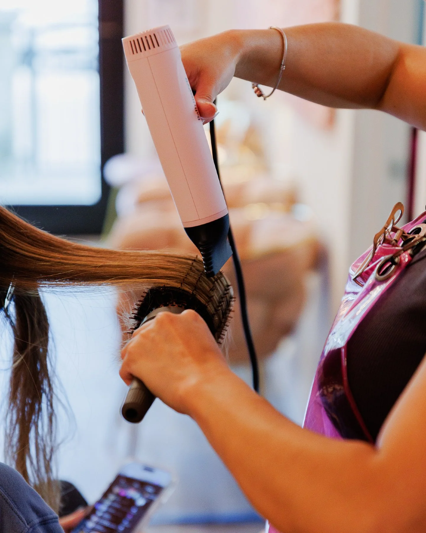 this is your sign to book that blowout. 💇&zwj;♀️🤍

📍 Thirteen Beauty Bar &middot; La Cantera
📲 link in bio to book
#SanAntonioNails #nailbar #selfcarespot #LaCantera #sanantoniosalon