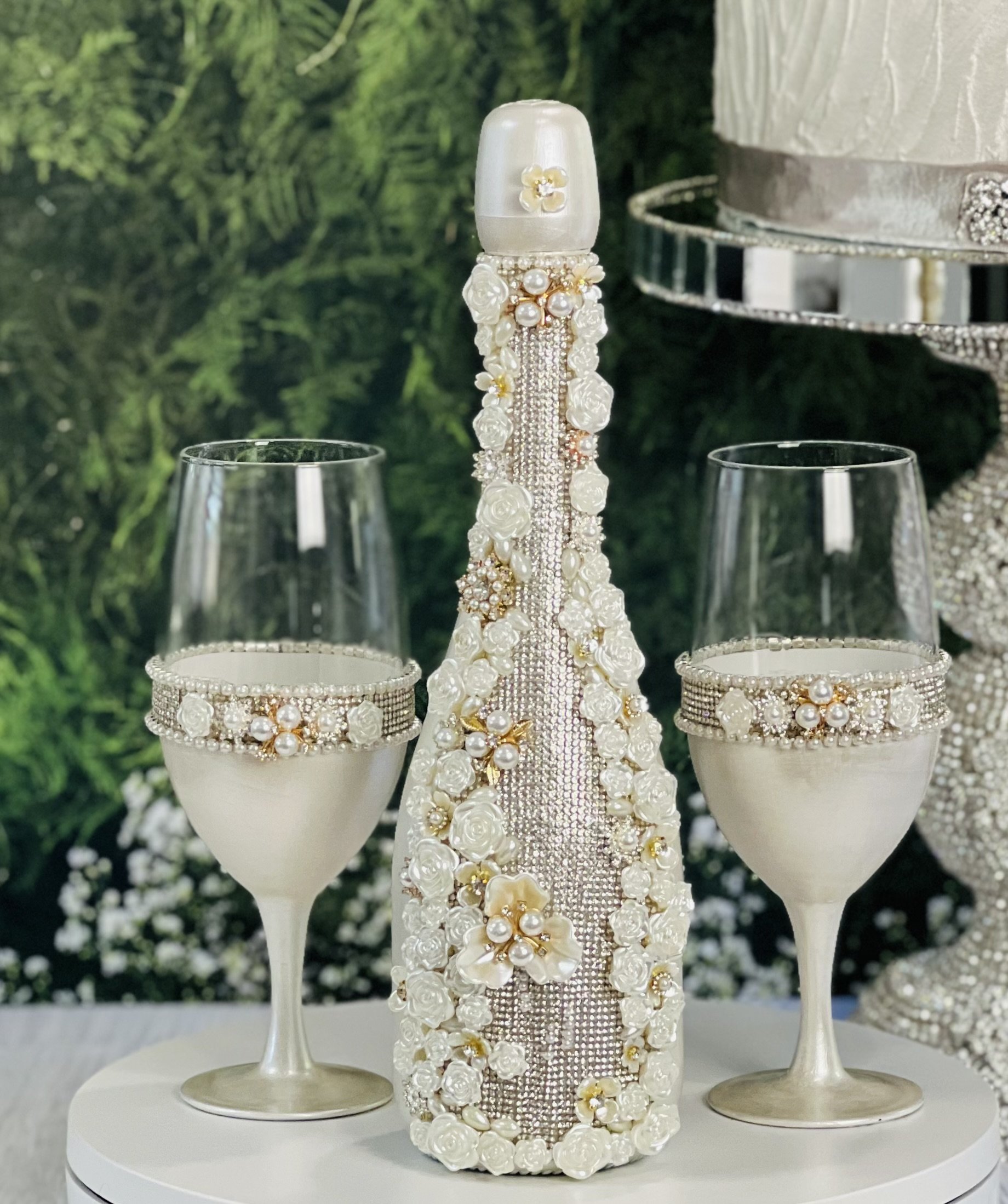 Luxury Rhinestone and Pearl Wine Set