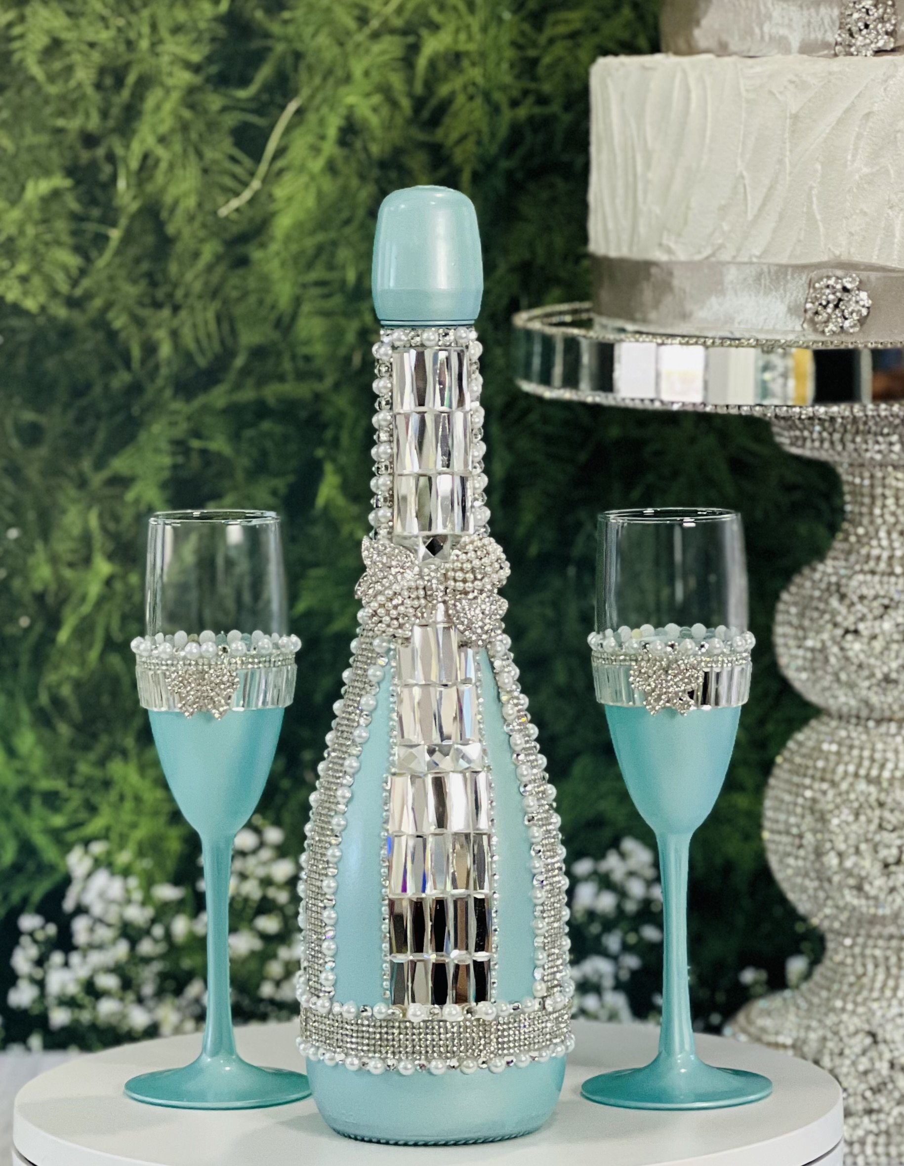 Tiffany Wine Bottle Gift Set