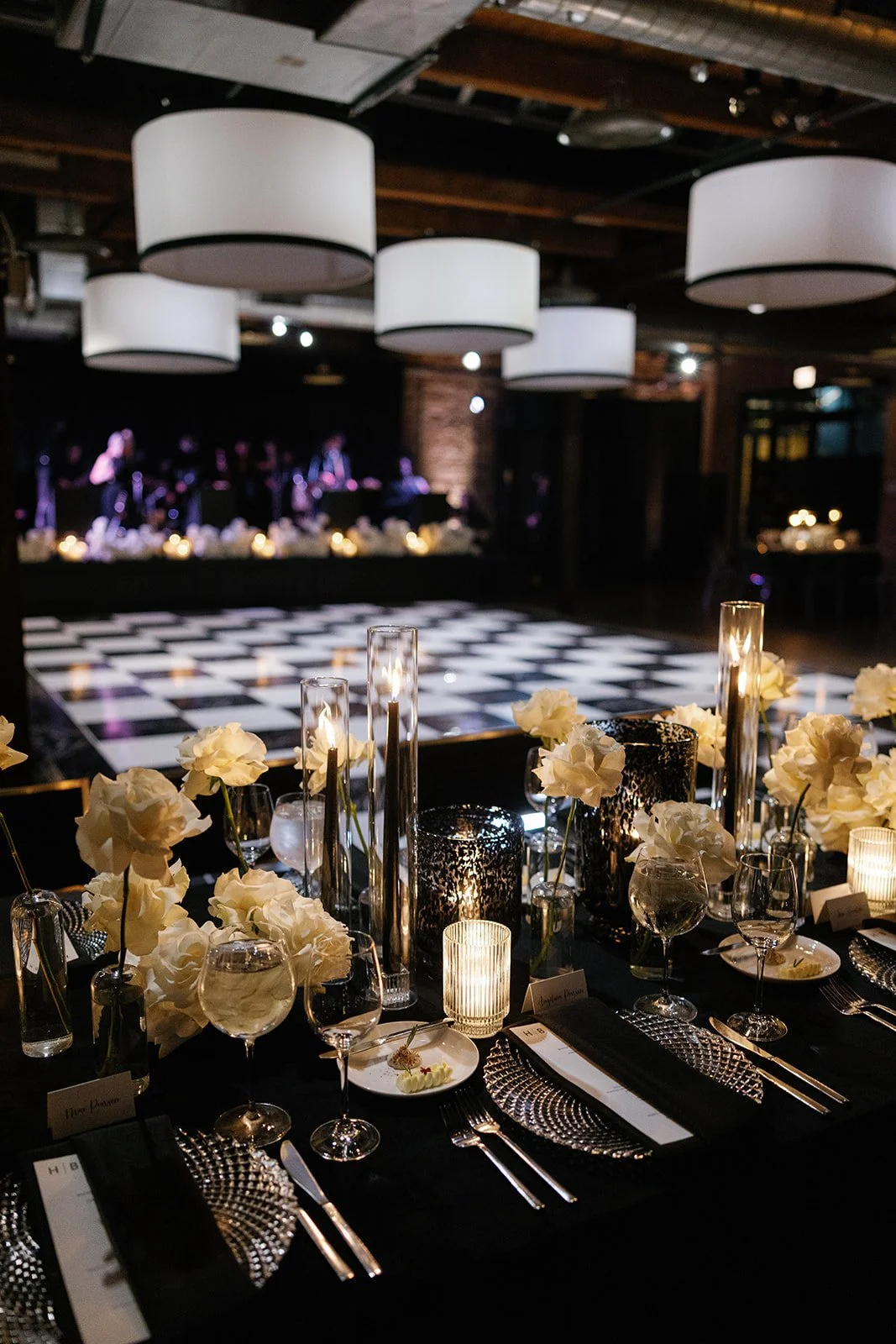 black-and-white-chicago-wedding-morganmfg-beth-bernstein-events_016.JPG