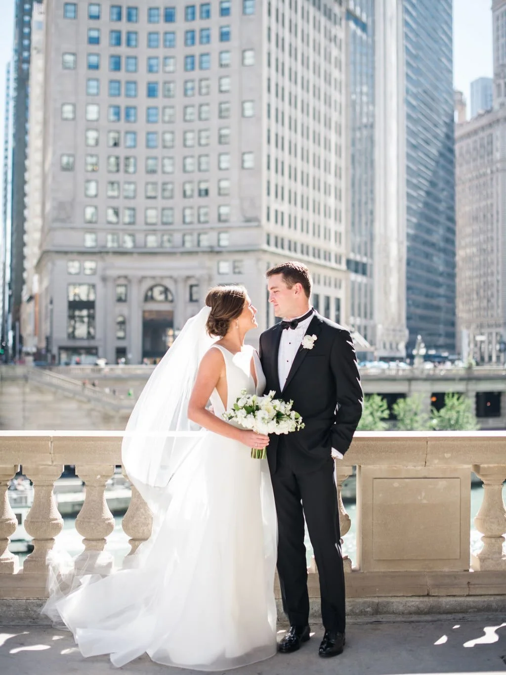When the sun shines bright on your wedding day, it just hits different.

Photography: @amandamegmiller 

#chicagoweddingplanner #chicagowedding #summerwedding #bethbernsteinevents