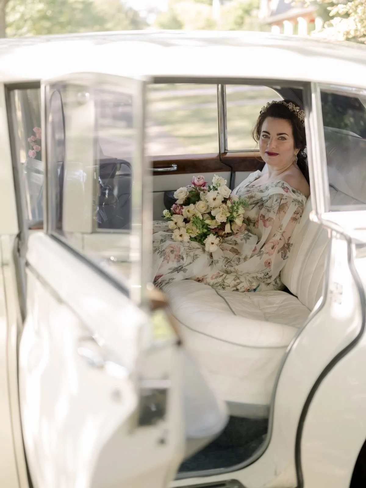 Some clients arrive with a point of view that feels rooted in another time.

Rachel was one of them. From the beginning, her vision was clear: romantic, traditional, and shaped by another era. It guided how the ceremony was approached and how the exp