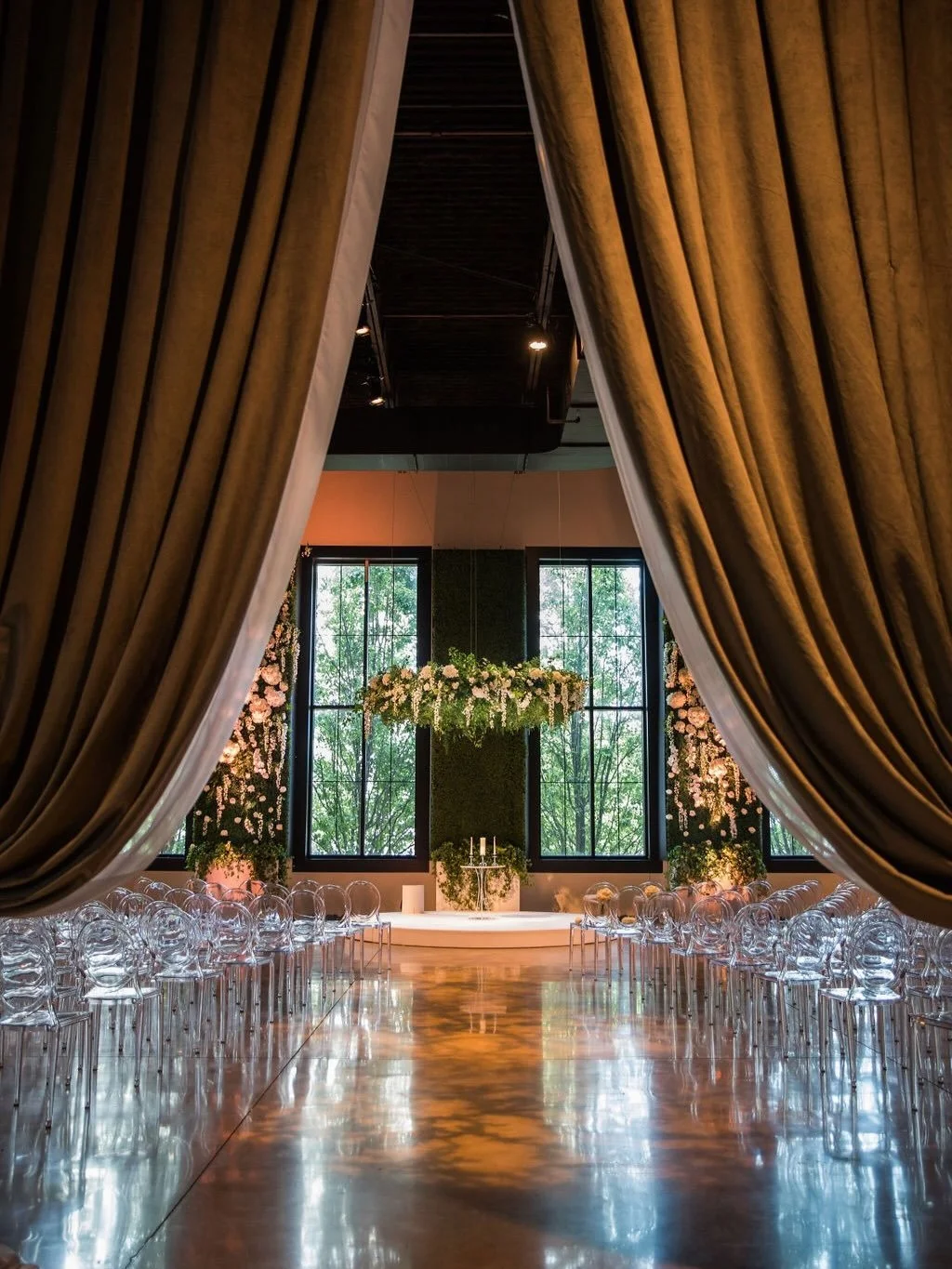 A ceremony should feel defined before anyone walks down the aisle.

Every element here was placed with that in mind. The draping sets the boundary, the aisle establishes direction, and the altar holds the room once guests are seated.

The lucite chai