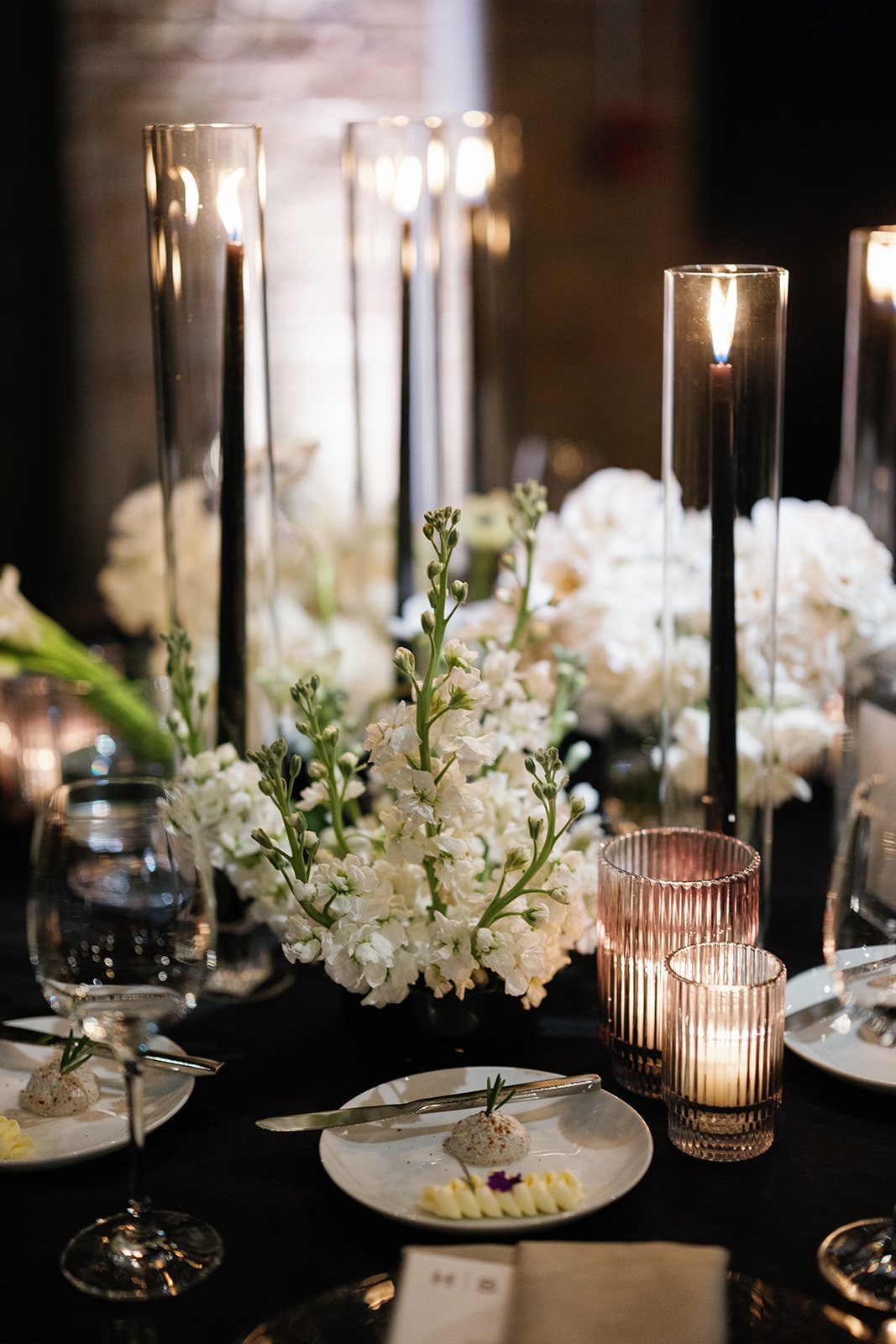 black-and-white-chicago-wedding-morganmfg-beth-bernstein-events_027.JPG