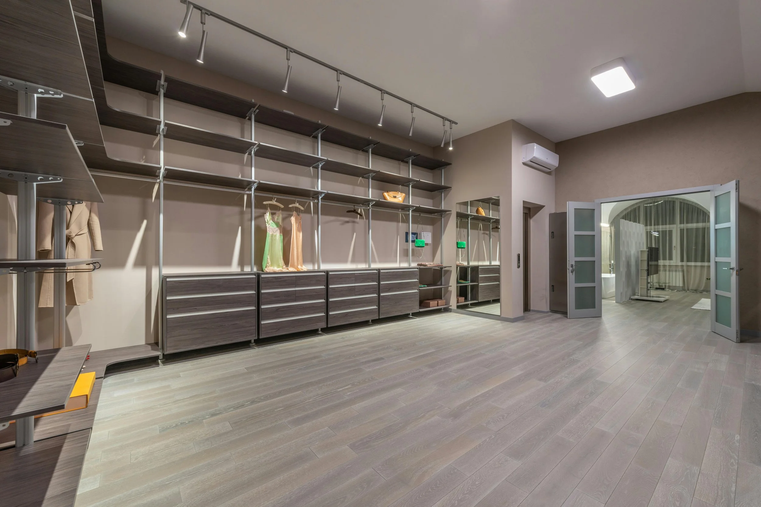 Why Luxury Homes Need Organizers Before Construction Begins