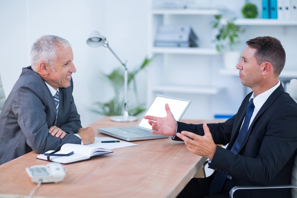 10 body language signs that indicates the customer is not interested 