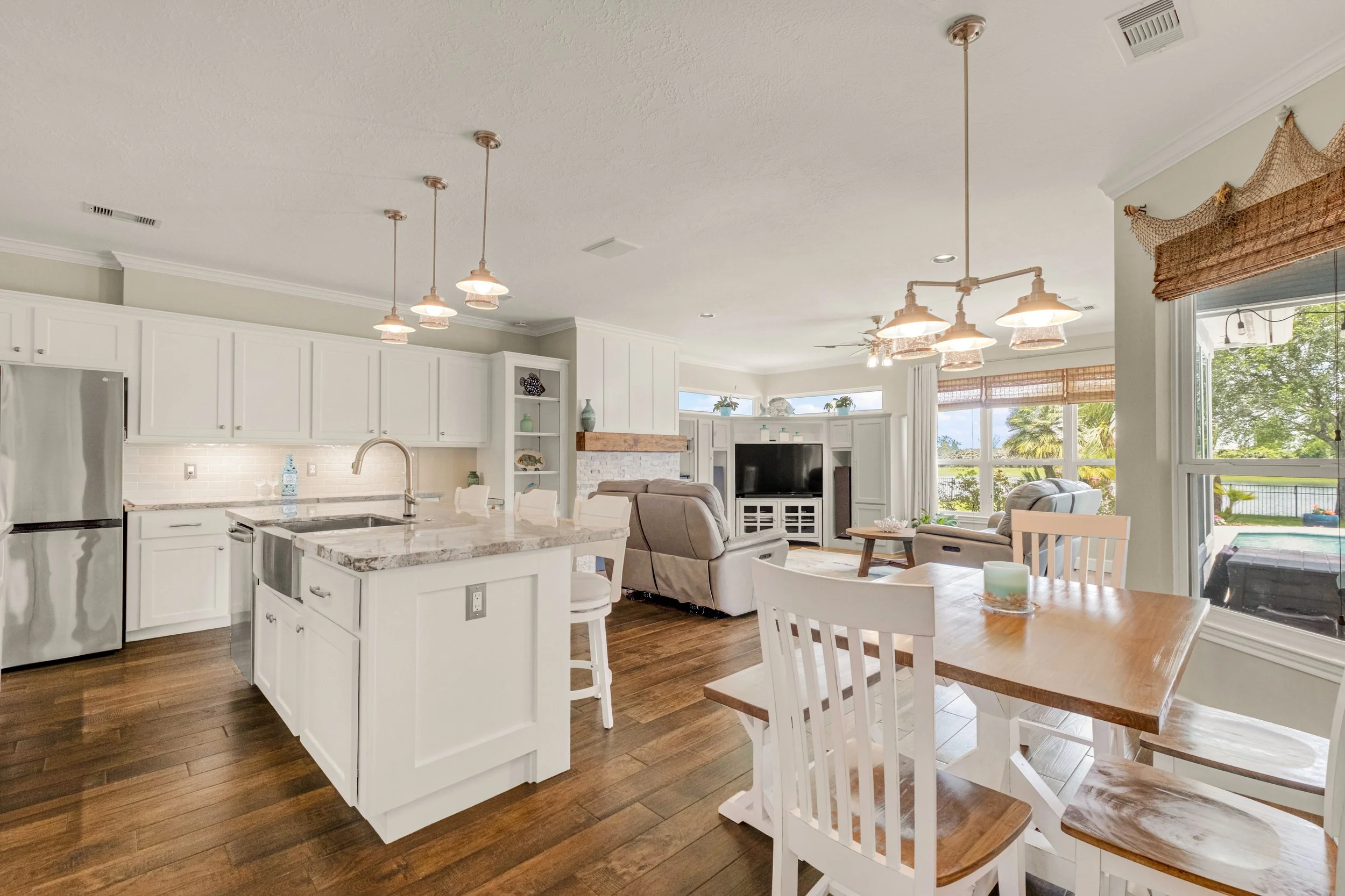 211 Lago Cir - print (18 of 62).jpg
