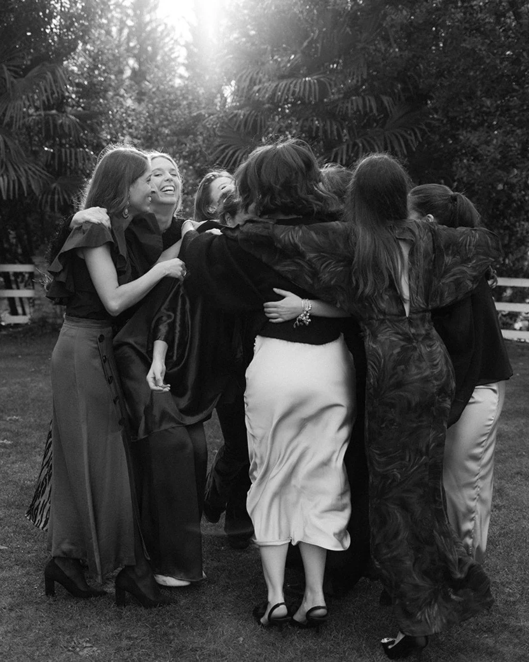 Team bride always having fun.
.
Novia: @alelalaa93
Vestido: @silviafernandezatelier
Finca: @palaciodevaldesoto
Makeup: @raquelfdez.makeup
Catering: @cateringisaacloya
V&iacute;deo: @elevenmoments 
Flores: @leymarfloristas
.
#telvanovias #holanovias #
