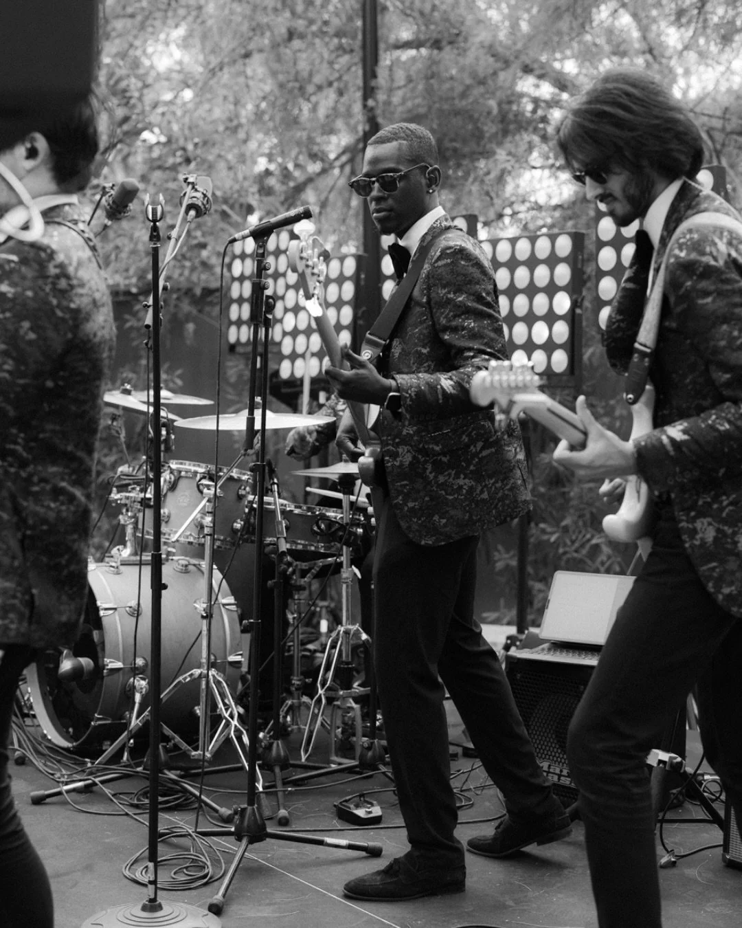 An editorial dream wrapped in elegance, soul, and sunlight.   One of those weddings where the journey becomes the story. Where every glance, every laugh, every detail&hellip; felt just right. 
With my dear friend&nbsp;@cayuelavideos by my side &mdash