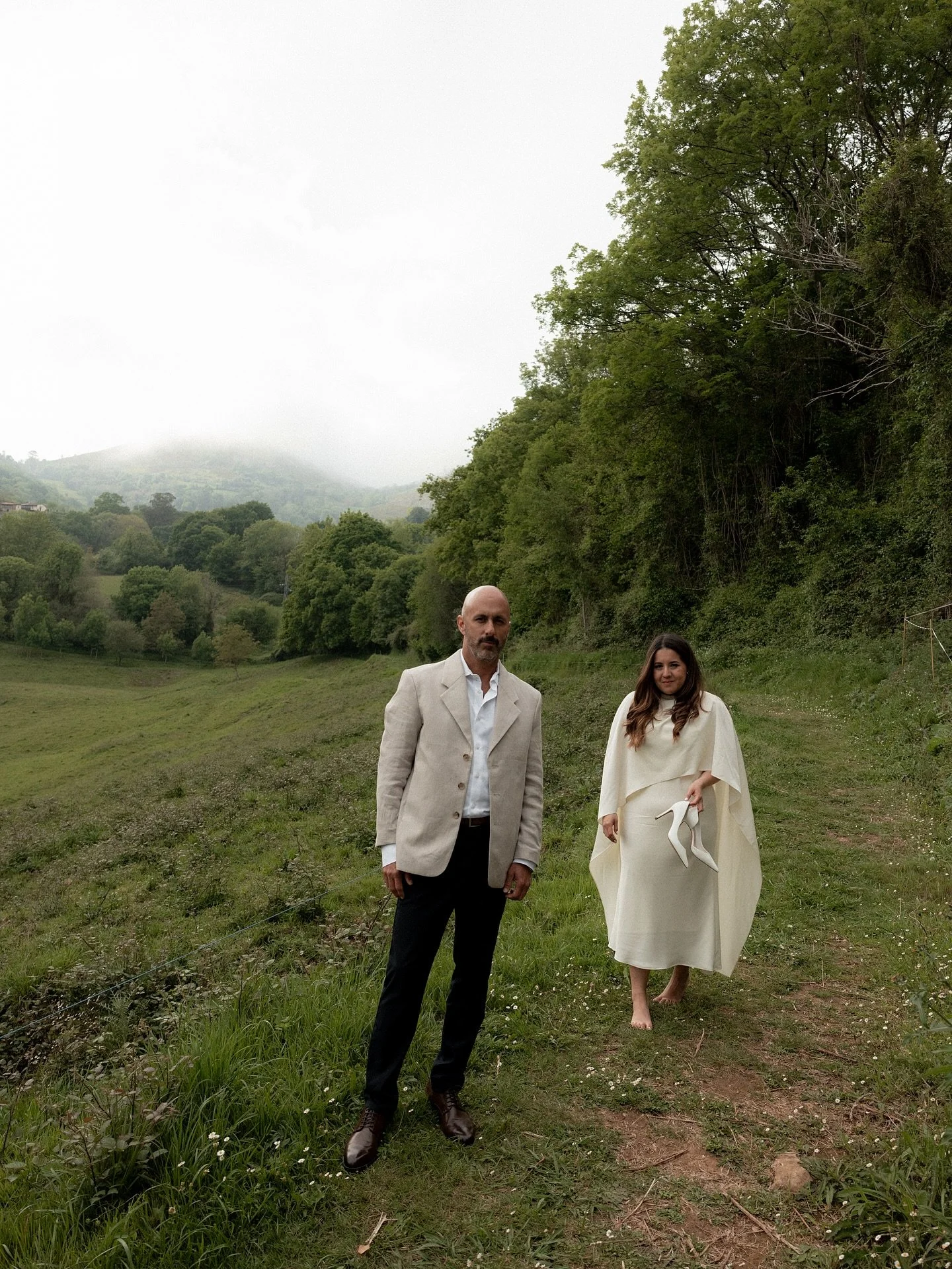(La &uacute;ltima foto es mi favorita)

Hay bodas que no necesitan 200 invitados para ser las m&aacute;s grandes que he fotografiado.  Esta fue una de ellas.  las bodas &iacute;ntimas &mdash; las de 20, 30, 40 personas &mdash; siguen siendo las que m
