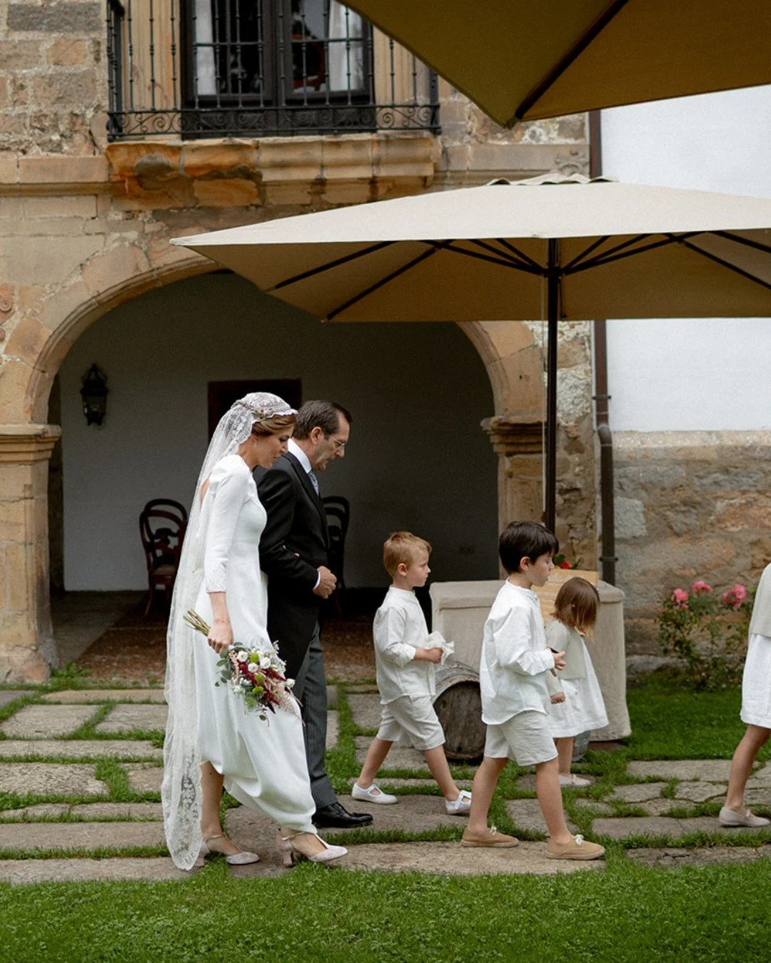Lo m&aacute;s bonito que vas a tener de tu boda no te lo hice yo.

Hay algo que veo muy poco en las galer&iacute;as de mis parejas.
Las fotos que les hizo su padre.

No las m&iacute;as. Las de &eacute;l. 

Las del hombre que te compr&oacute; el prime