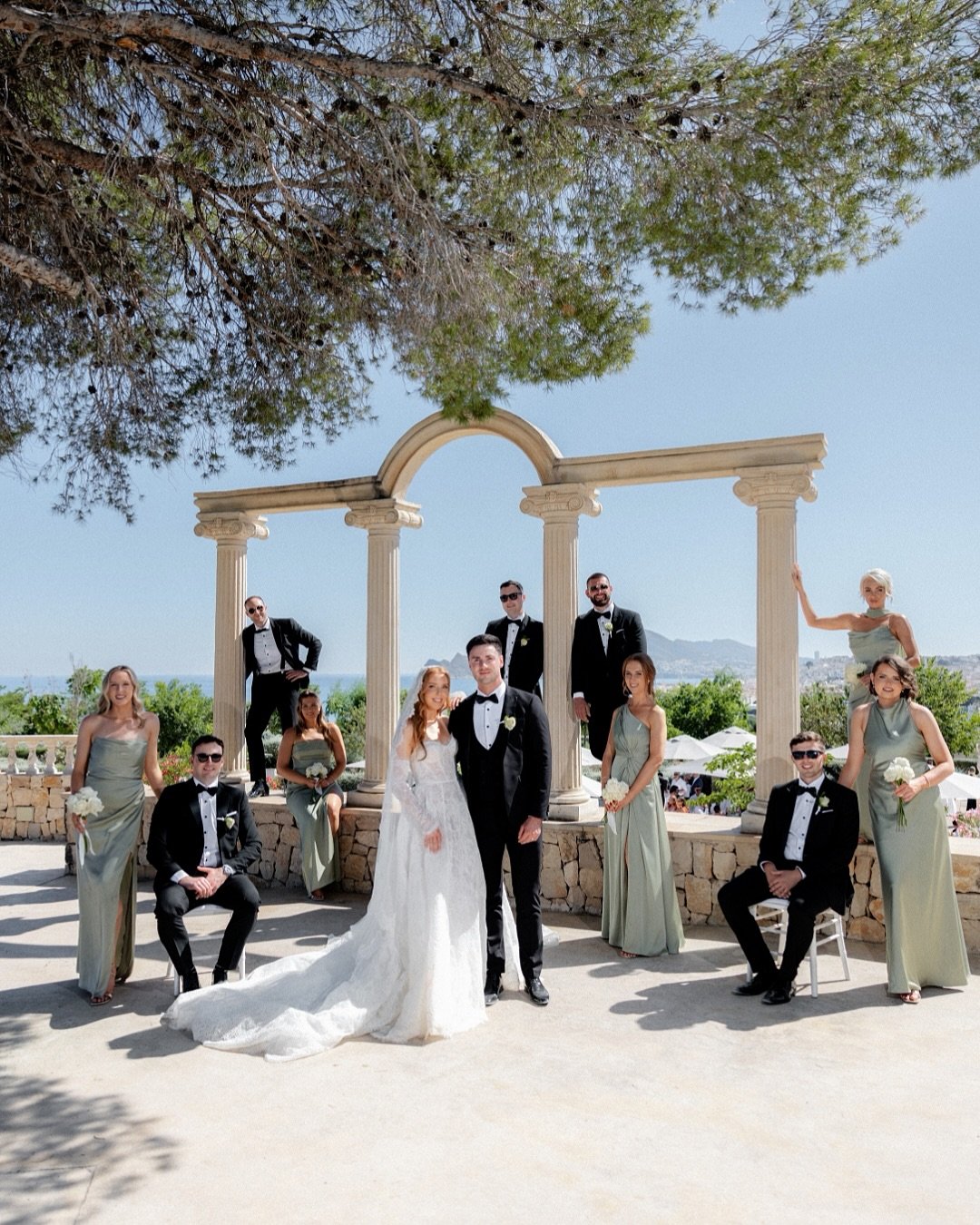 As&iacute; fue la boda de Nicola y Conor en Marqu&eacute;s de Montemolar.

La boda en Altea fue exactamente eso: una celebraci&oacute;n atemporal frente al mar que nos record&oacute; por qu&eacute; amamos lo que hacemos. 

Celebrar una boda en el med