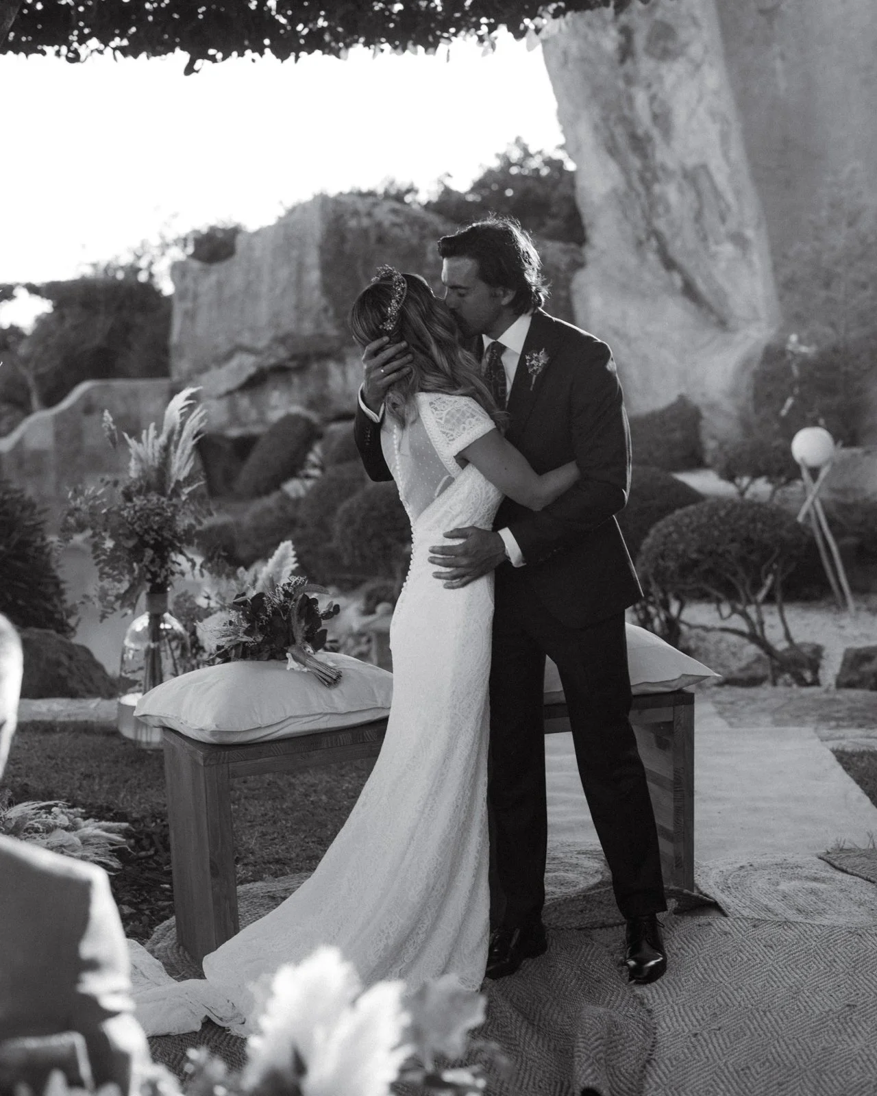 Boda en Love Garden en Bolonia, Tarifa. Esta preciosa boda en el mediterráneo de estilo documental, editorial y natural en el mes de Septiembre. Fotografo David Fernández.