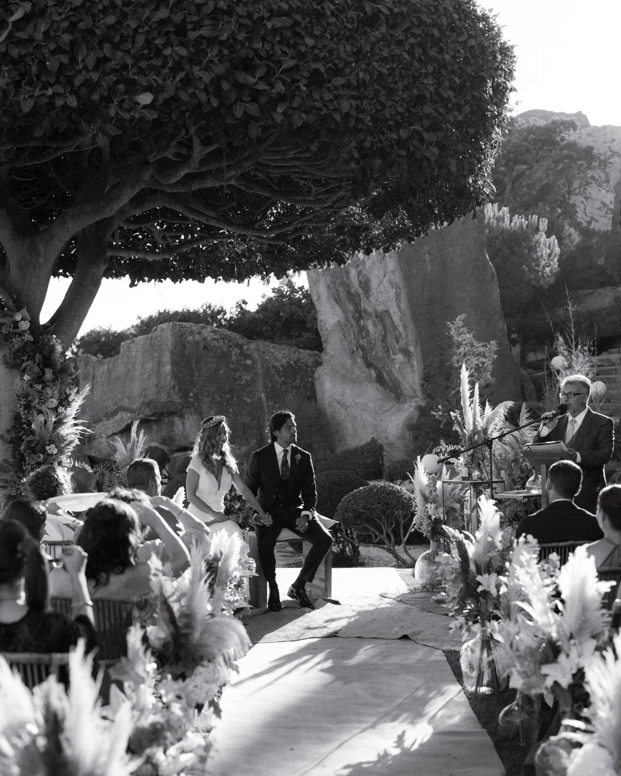 Boda en Love Garden en Bolonia, Tarifa. Esta preciosa boda en el mediterráneo de estilo documental, editorial y natural en el mes de Septiembre. Fotografo David Fernández.