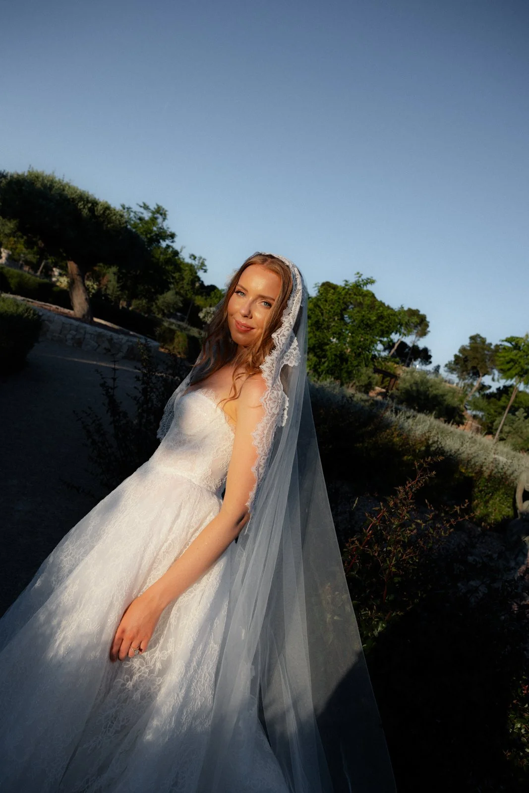 boda en la finca marques de montemolar en altea, alicante. destination weddings spain. luz del atardecer.