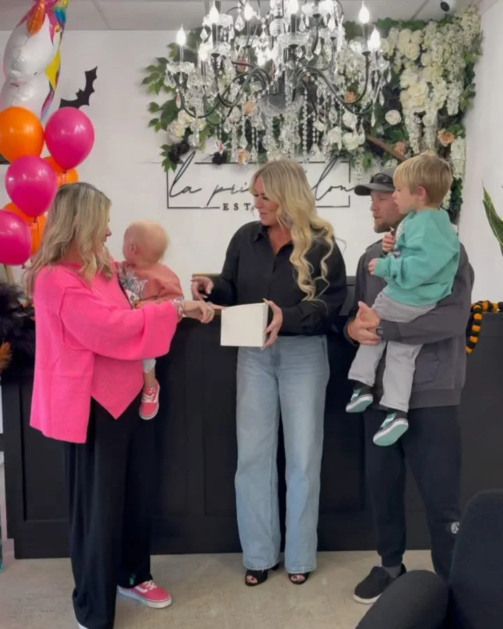 🧡 MADELYN&rsquo;S FIGHT RAFFLE DRAWING 🥊 &bull;
LA PRIMA SALON SUCCESSFULLY RAISED OVER $3400 for MADELYN &amp; HER BEAUTIFUL FAMILY ✨ We cant thank EVERYONE enough for supporting, donating, &amp; joining Madelyn&rsquo;s with us while she&rsquo;s f