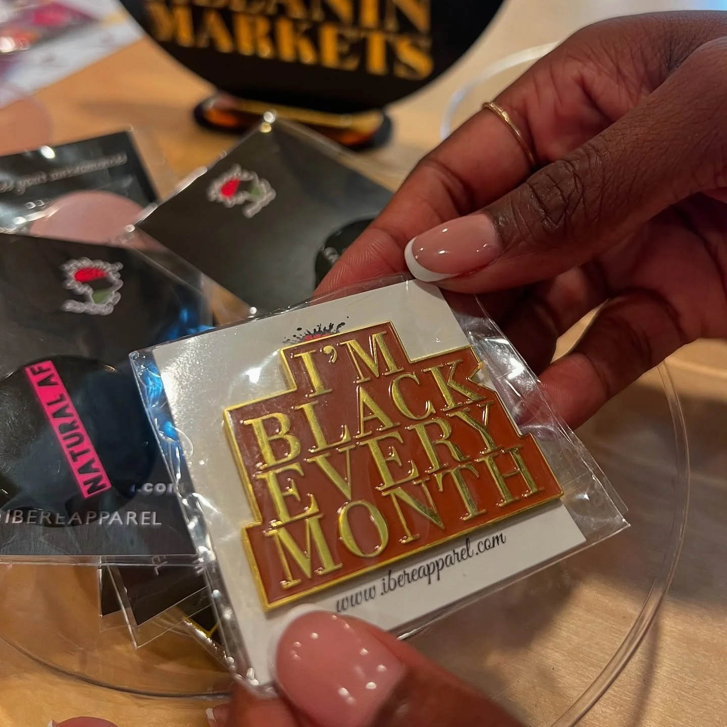 🤌🏾 big thanks to Khrissy for gifting us a beautiful custom black &amp; gold MM sign &amp; sending us a bunch of empowering pins that reflect us to a T! 
Everyone loved them at our last event &amp; we&rsquo;ve seen so many people rocking the pins on