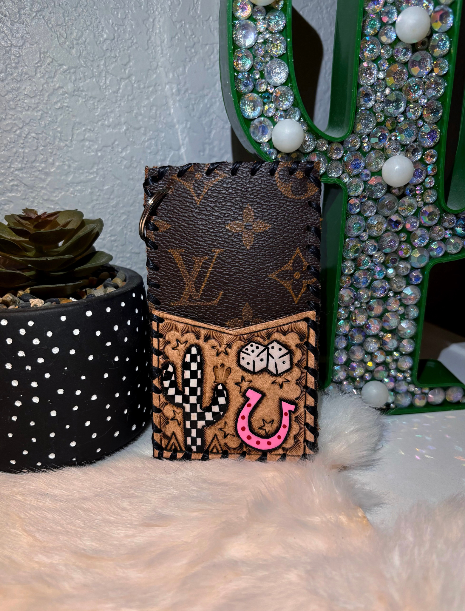 horseshoe desk fromt (1).png