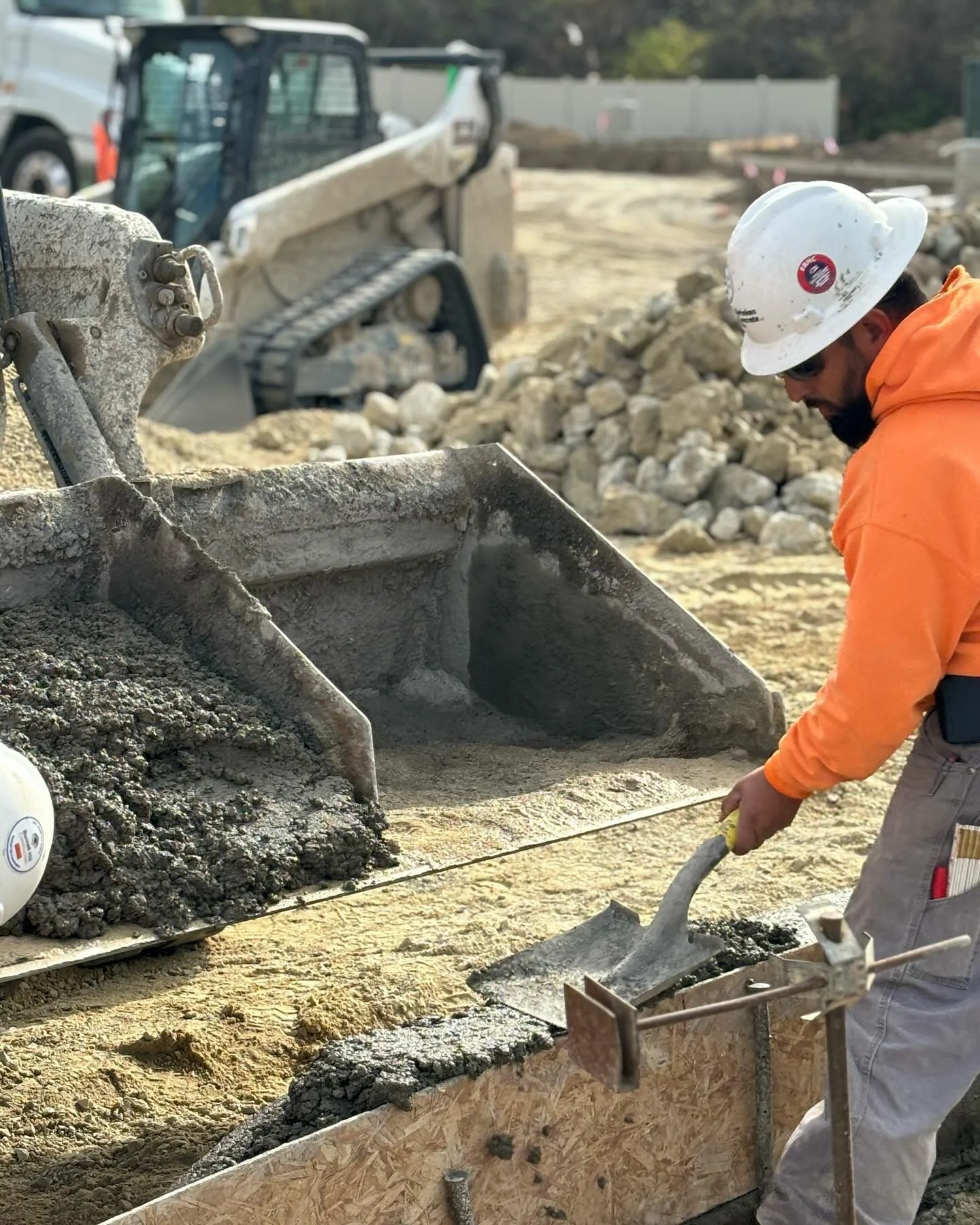 Pouring some curbs for the new Sheetz in Vandalia ⛽️🔜