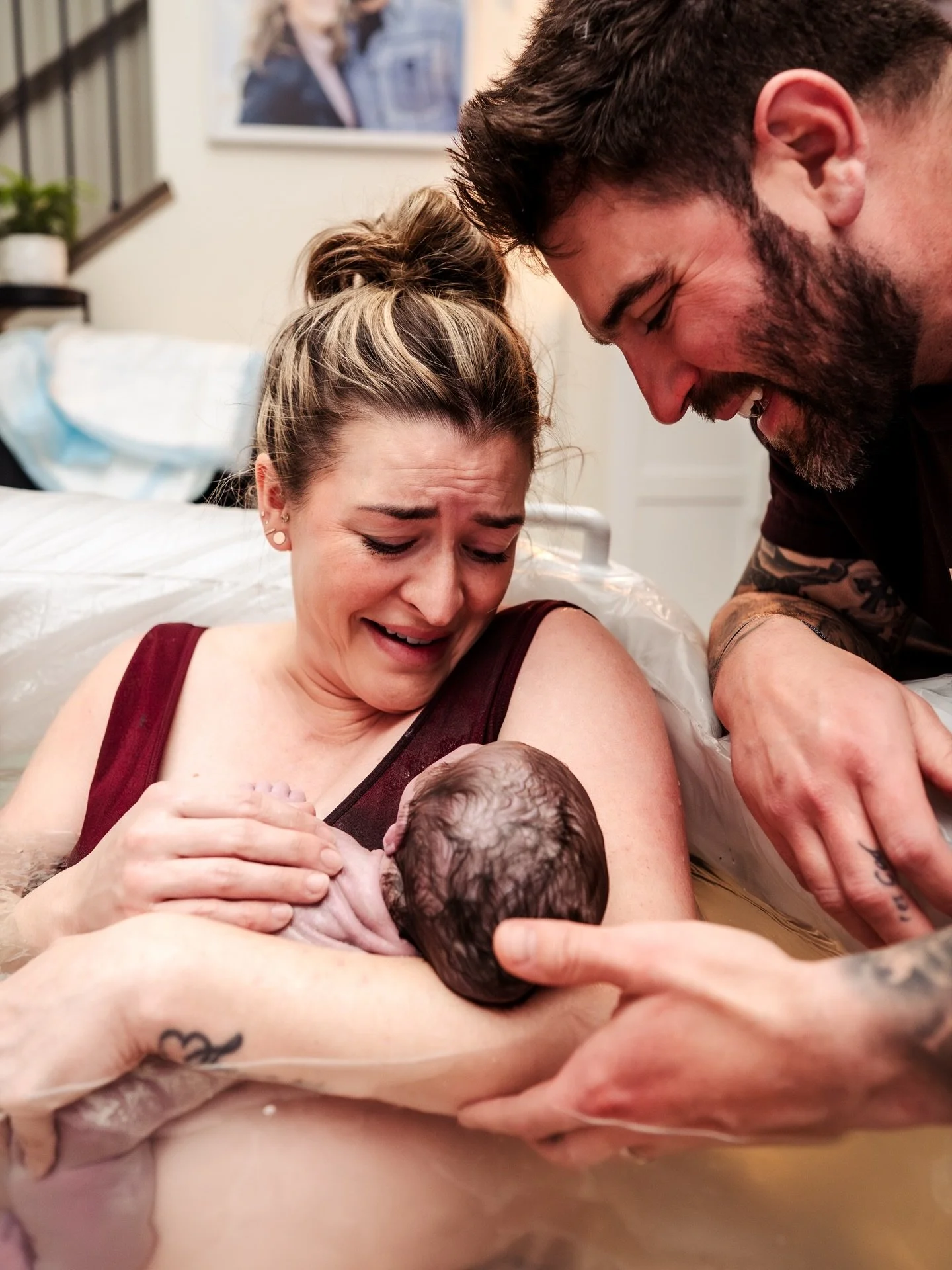 This sweet baby was born beautifully in the water&hellip; caught by her daddy&hellip; and swept into her moms arms&hellip; all on her parents anniversary. 

If that&rsquo;s not a testament to their love&hellip; ❤️