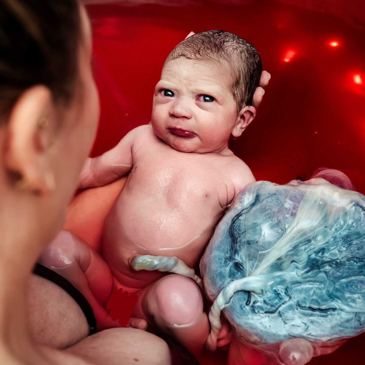 What is carrying you through from one wave to the next? What mantras are holding you by the hand? What visualizations are grounding you in this moment? 

✨ I can do ANYTHING for one minute.

✨ My contractions are hugging my baby to bring me closer to