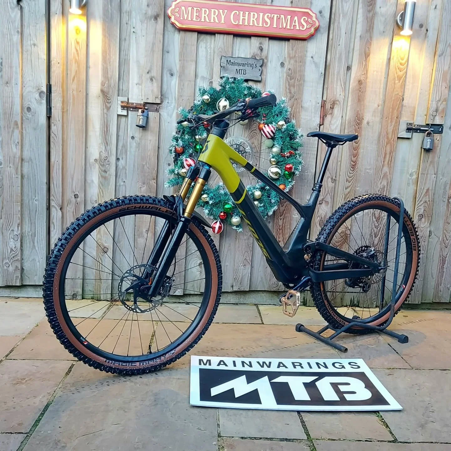 Scott Genius tuned 2023
Medium frame 29er
Carbon fibre 
Sram axs wireless shifting
Remote rear shock adjustable
&pound;3495