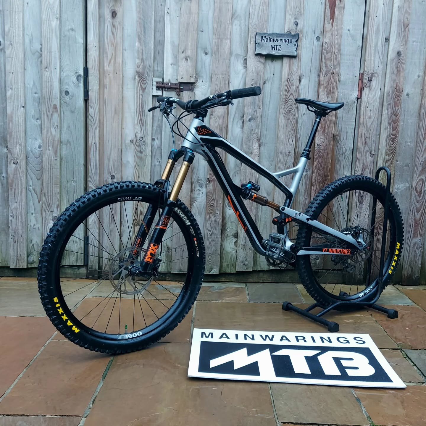 YT Jeffsy
Medium 27.5 
Carbon fibre 
&pound;1695

Wales' largest selection of quality, pre-owned mountain bikes!

Not all available bikes are listed, over 100 bikes in stock!

Opening hours by appointment 09:00-18:30 mon-fri

Check out our other list