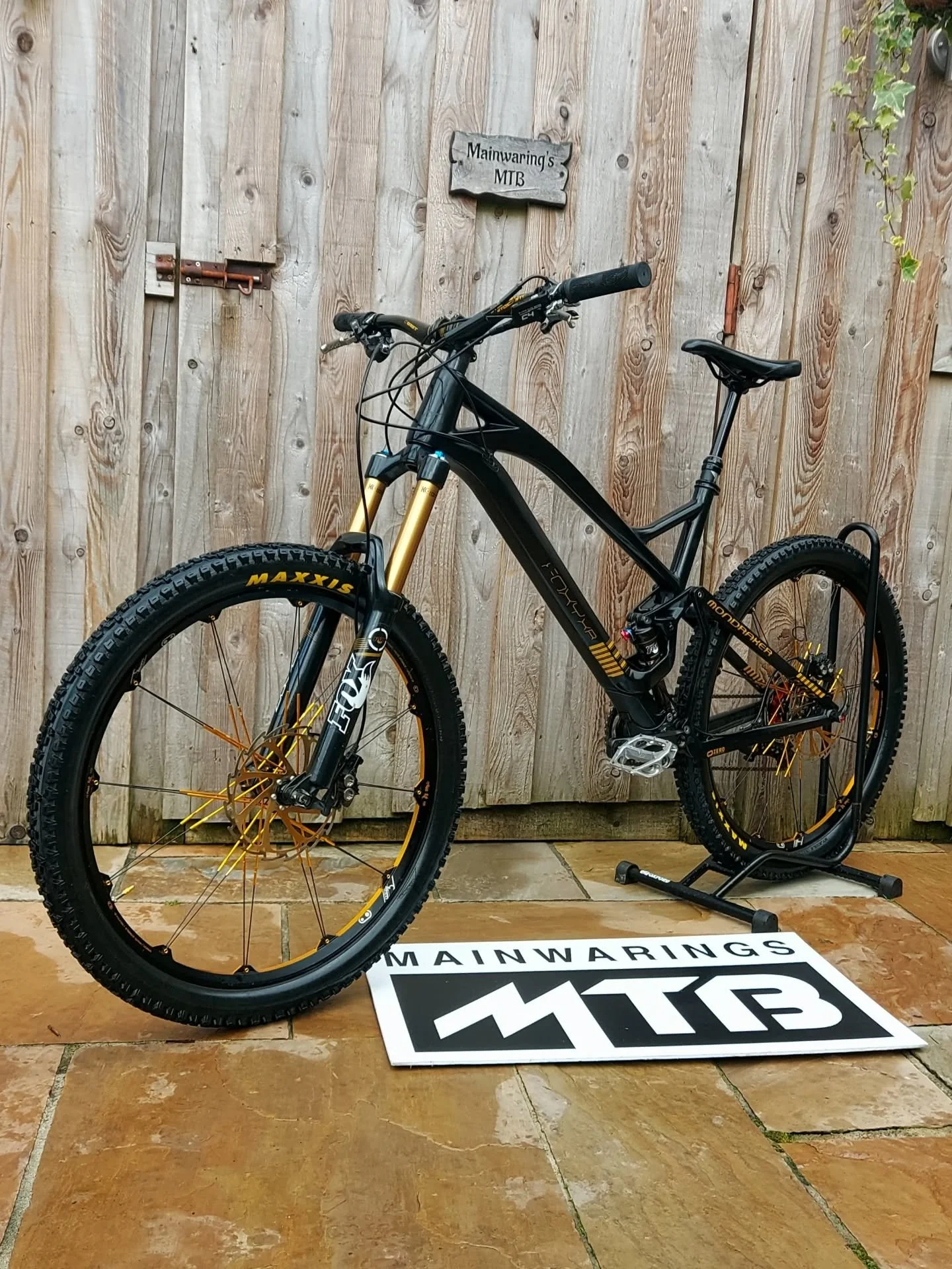 Mondraker Foxy XR
Medium 27.5 
Carbon fibre 
&pound;1595