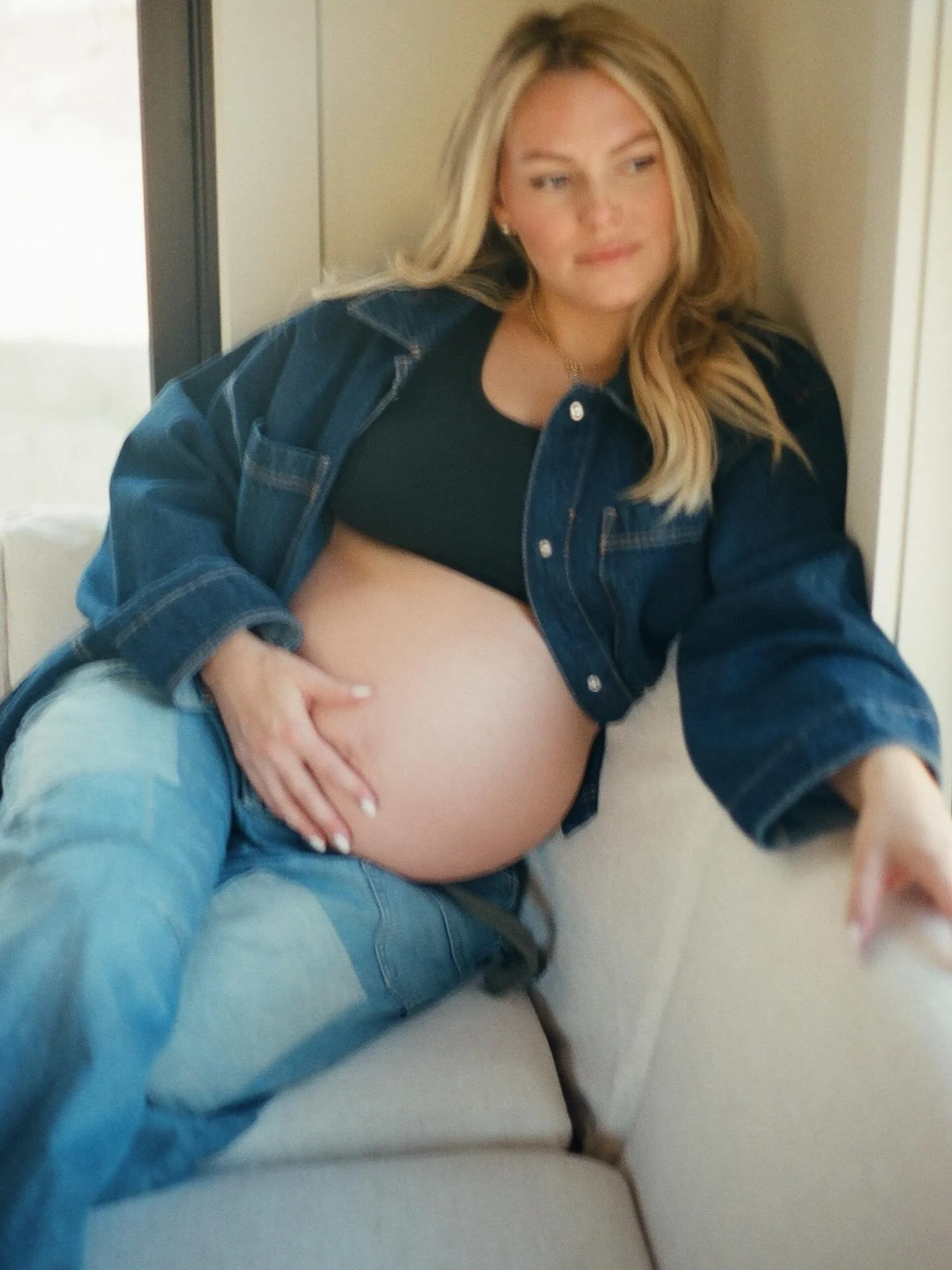 Partial film Friday! A few more favorites from a maternity session shot last year. A few film and a few digital ✨