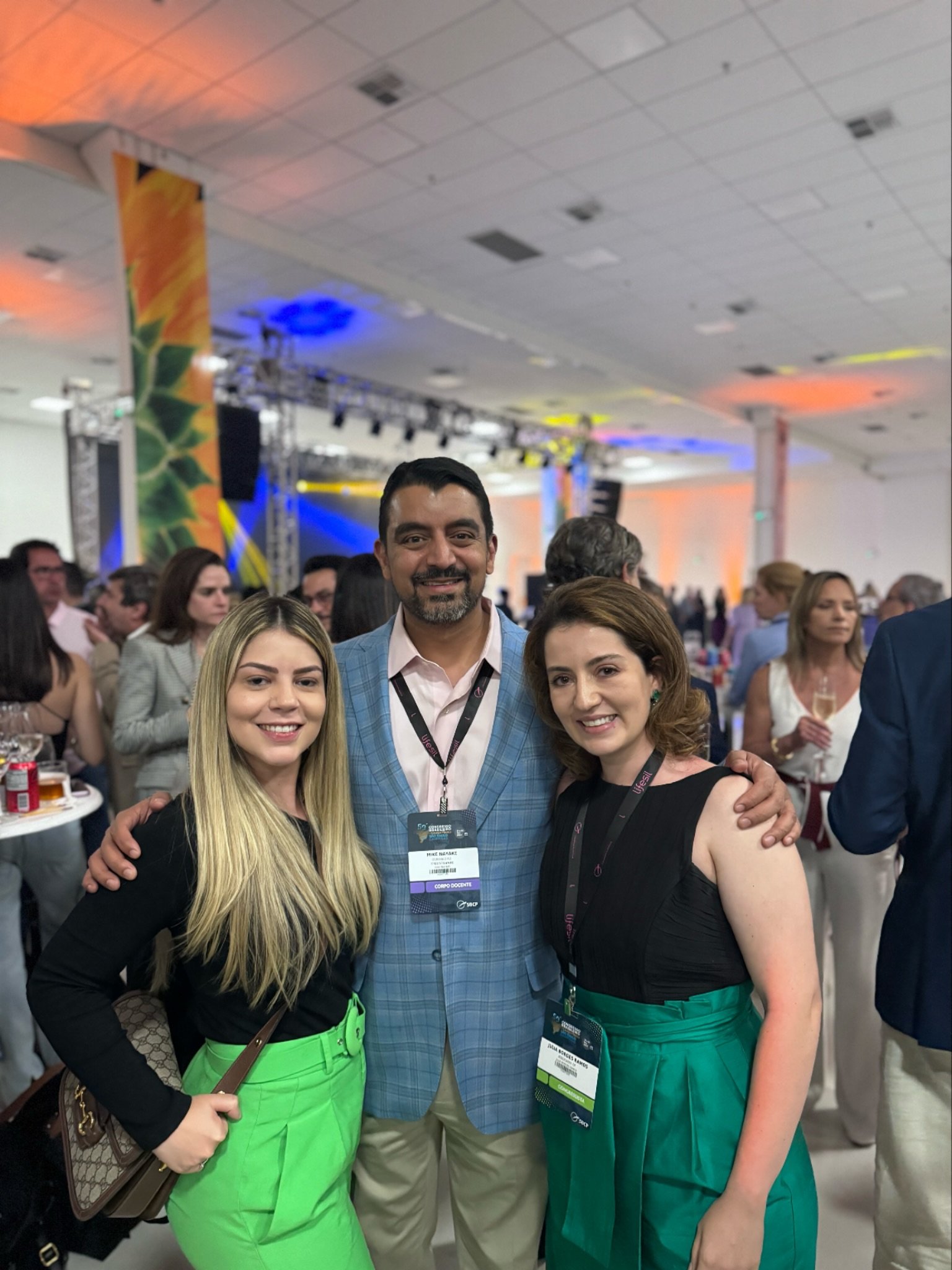 TBT de aprendizado e evolu&ccedil;&atilde;o constante.

Foi durante o Congresso Brasileiro de Cirurgia Pl&aacute;stica que tive o primeiro contato com o trabalho do Dr. Mike Nayak, refer&ecirc;ncia internacional em rejuvenescimento facial e t&eacute;